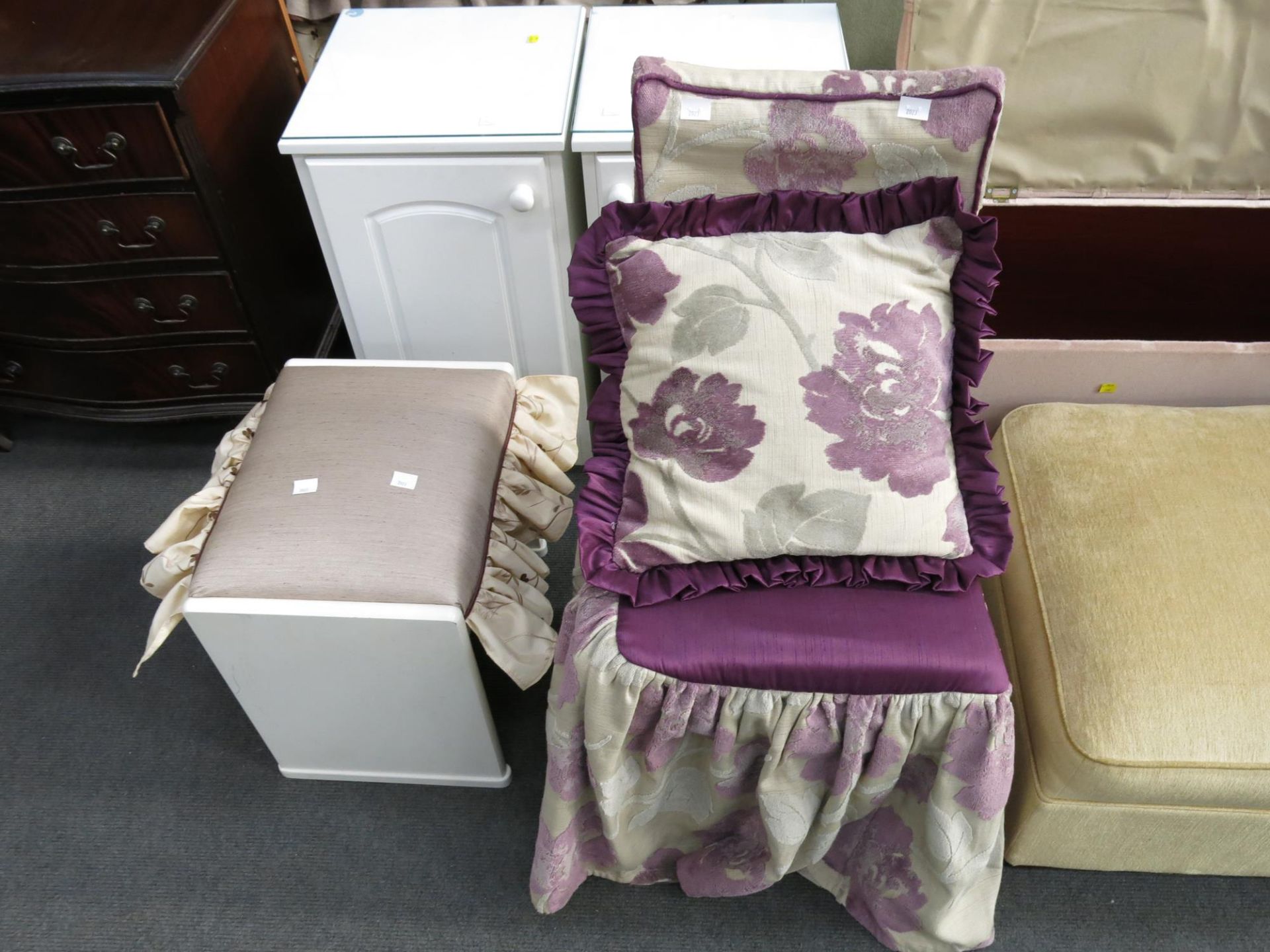 Six pieces of bedroom furniture to include blanket box with bed coverings and cushions an - Image 4 of 8
