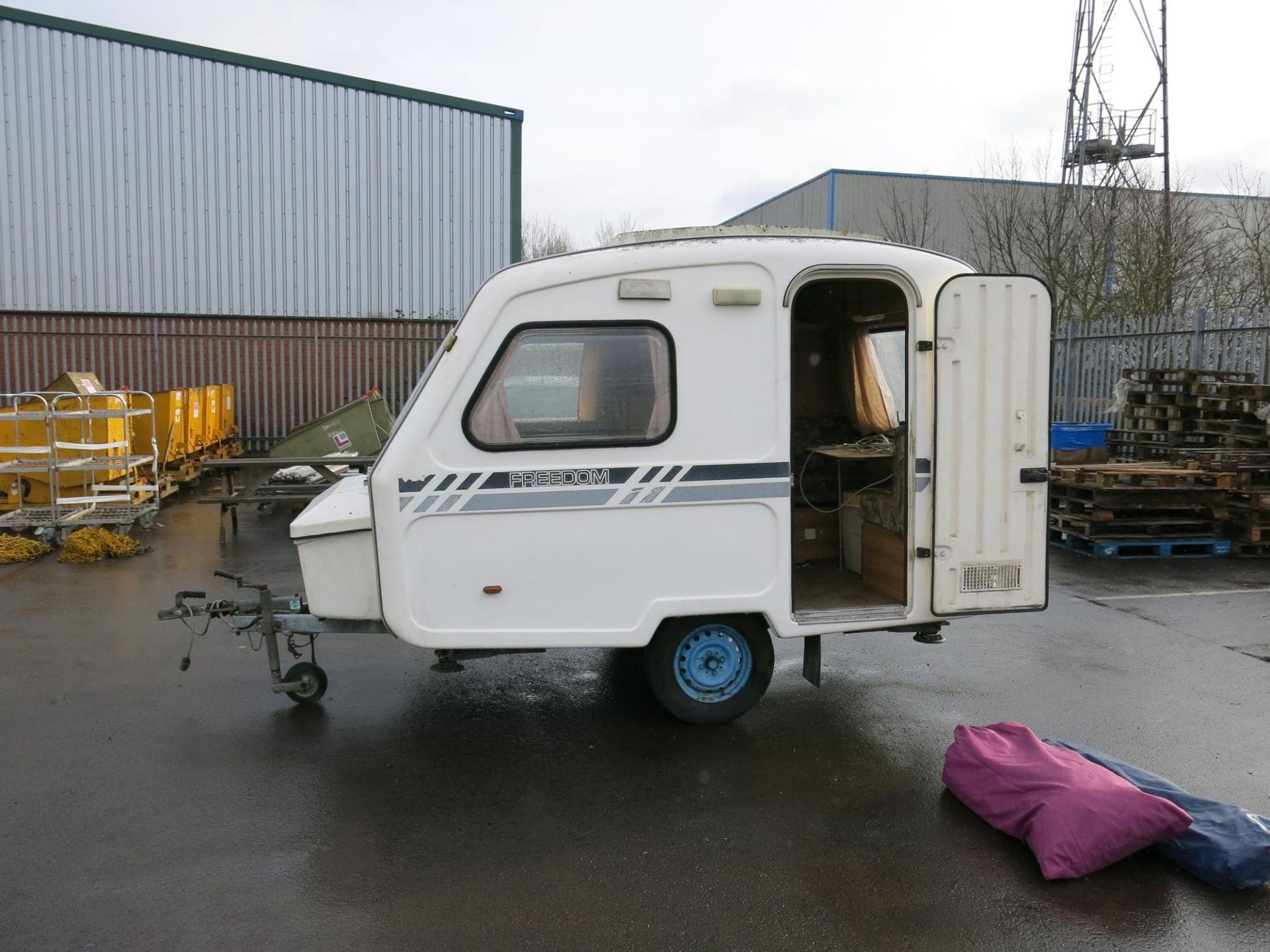 A Freedom Microlite Sport 3 berth Micro Caravan; weighs approx. 500Kg, (very light and easy to - Image 2 of 22