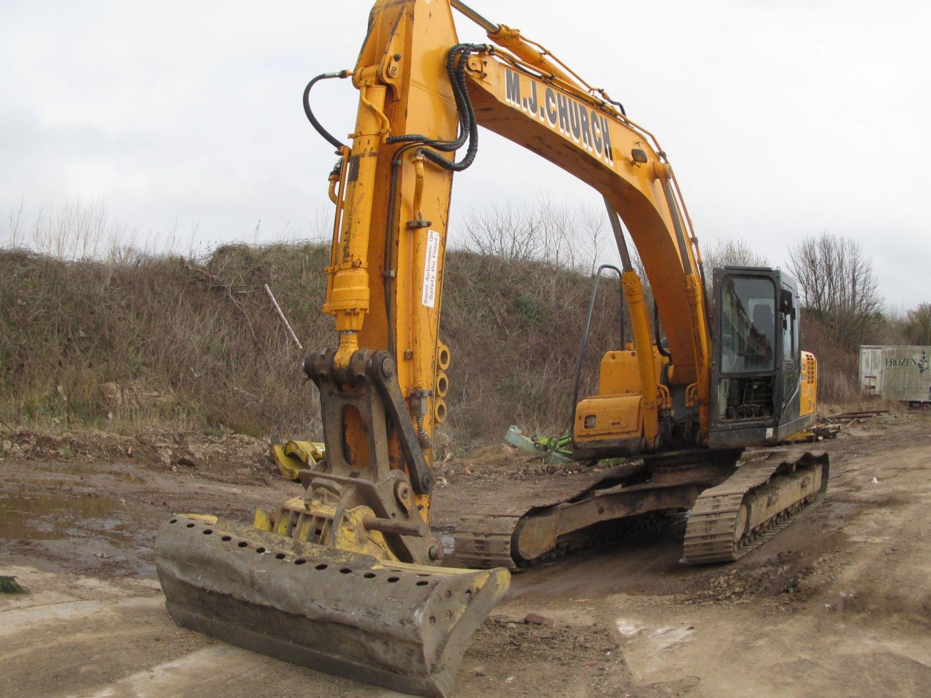 * Hyundai 250LC-7A, Excavator, 2008, 2 Buckets, Good Working Engine. Please note this lot is located