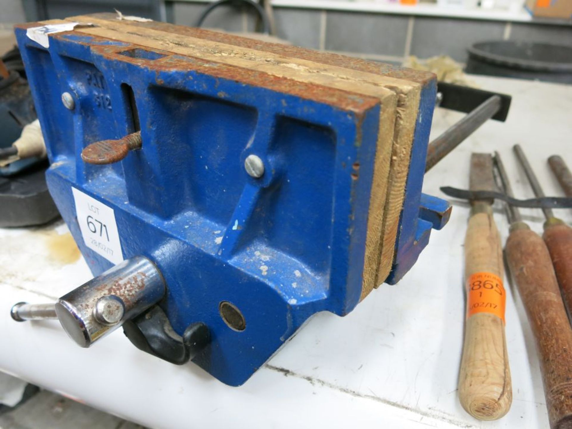 A bench vice