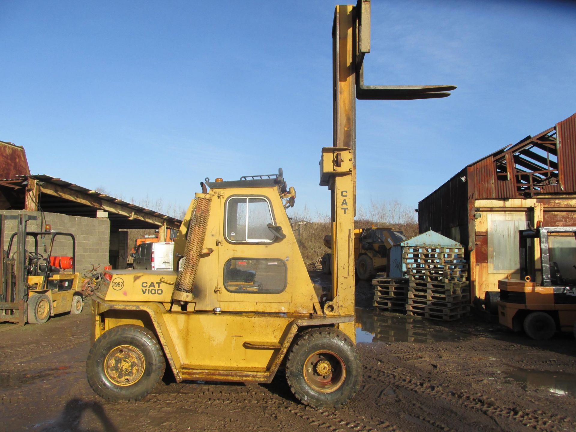 * Caterpillar V100 Diesel Forklift, 4.6 tonne lift capacity, Perkins engine, fully glassed, runner - Image 2 of 5