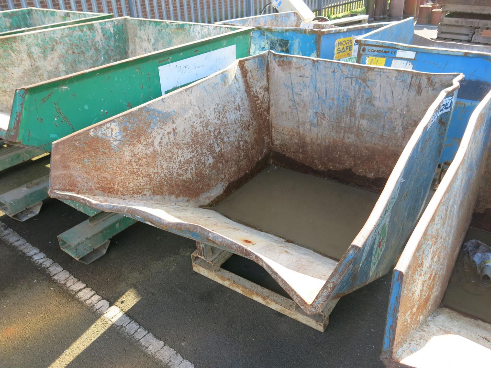 *A Conquip 2000Kg forklift skip (non tipping). Please note this lot has a £5 +VAT lift out charge.