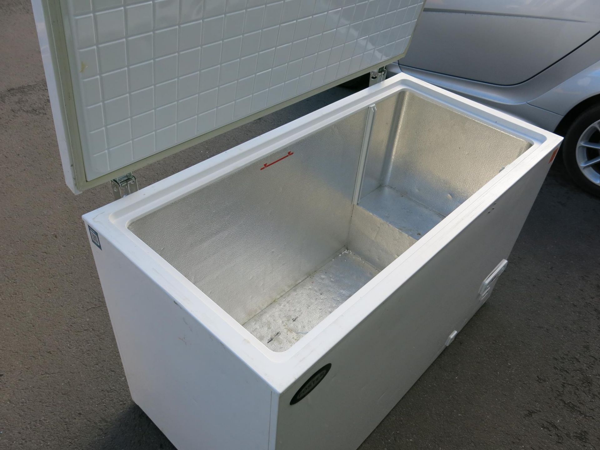 *A Foster chest freezer (spares or repair). Please note this lot has a £10 +VAT lift out charge. - Image 2 of 2