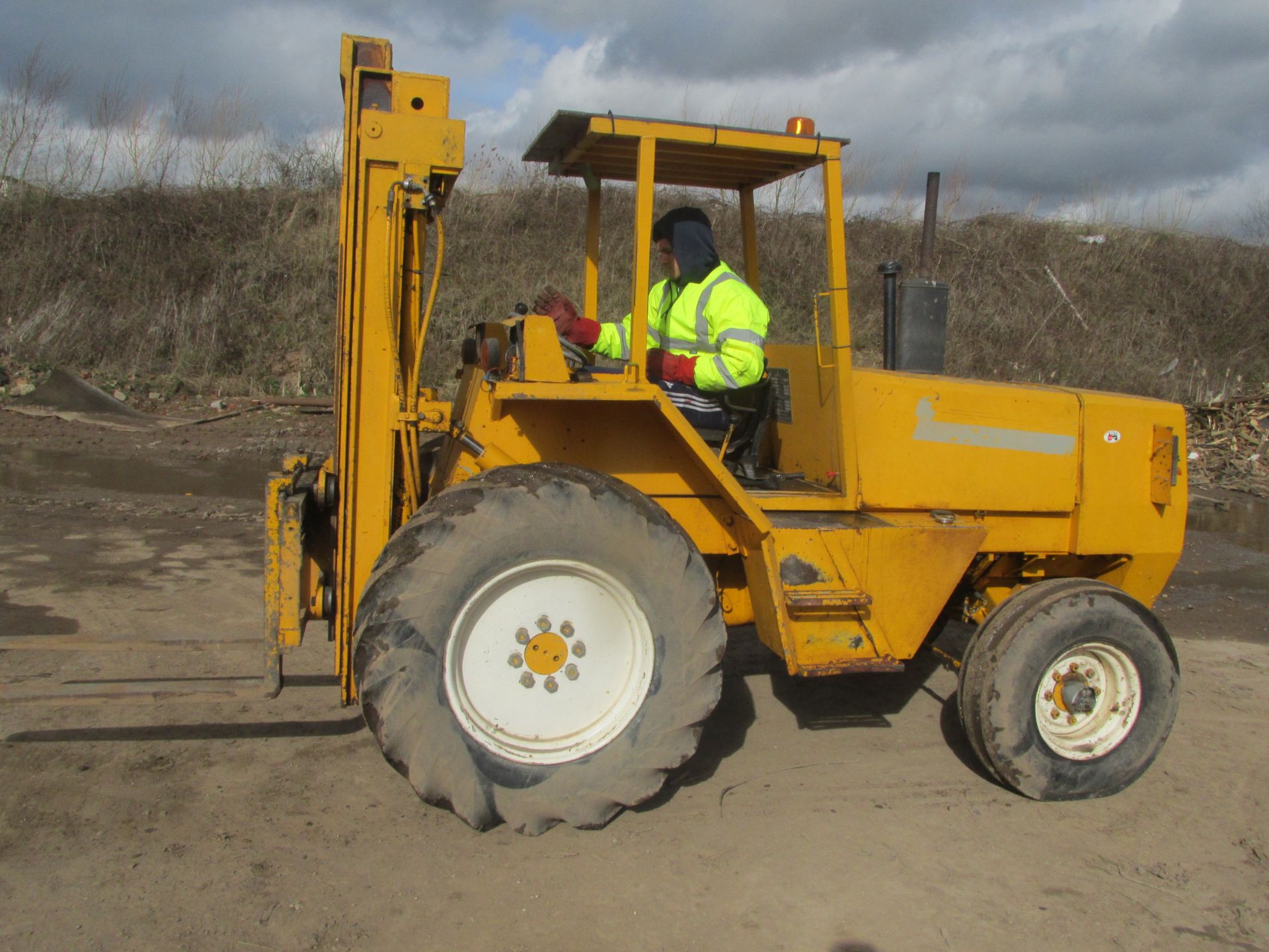 * Sanderson Plantman 2.5 Ton Rough Terrain Diesel Forklift 4 x 2