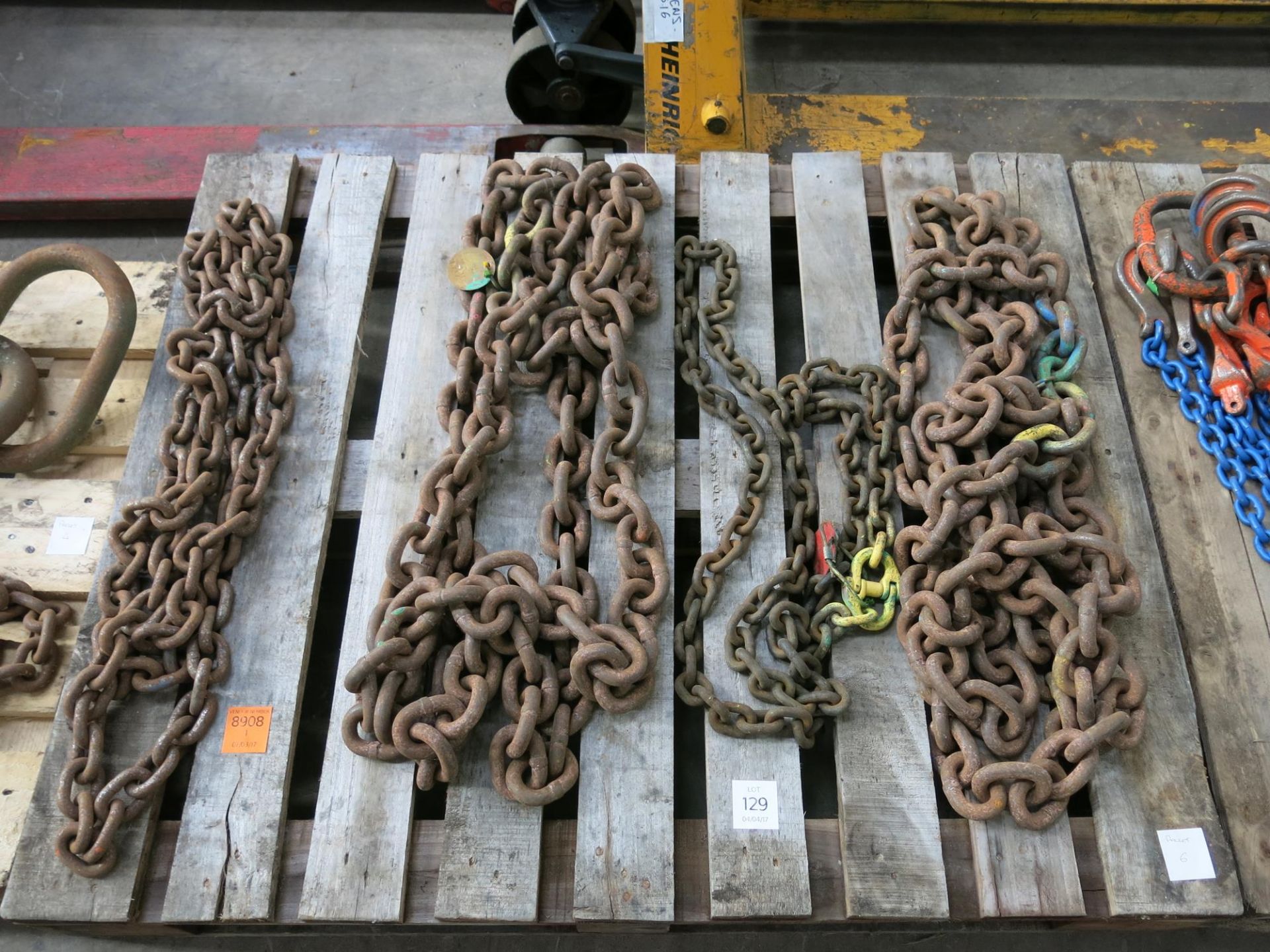 A Pallet of Neverending Chains. Please note there is a £10 +VAT Lift Out on this lot