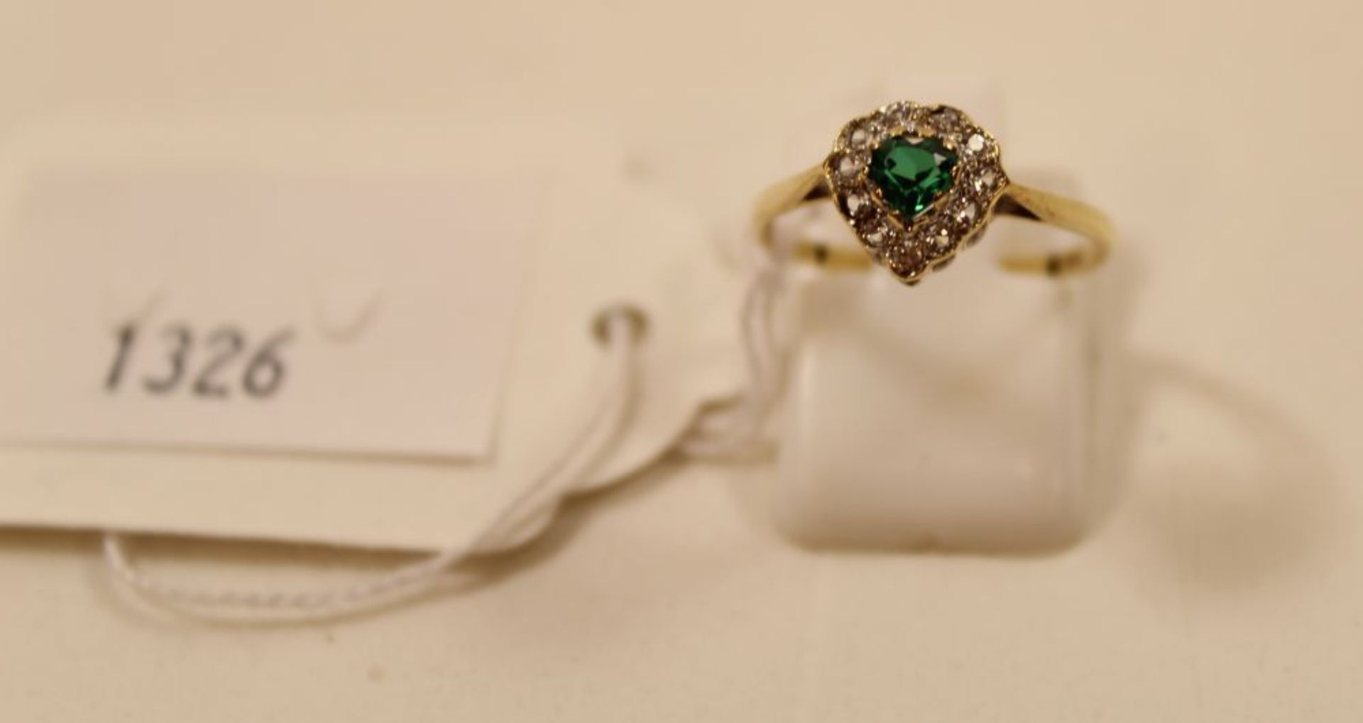 9ct Green & White gem set heart ring. Size N.