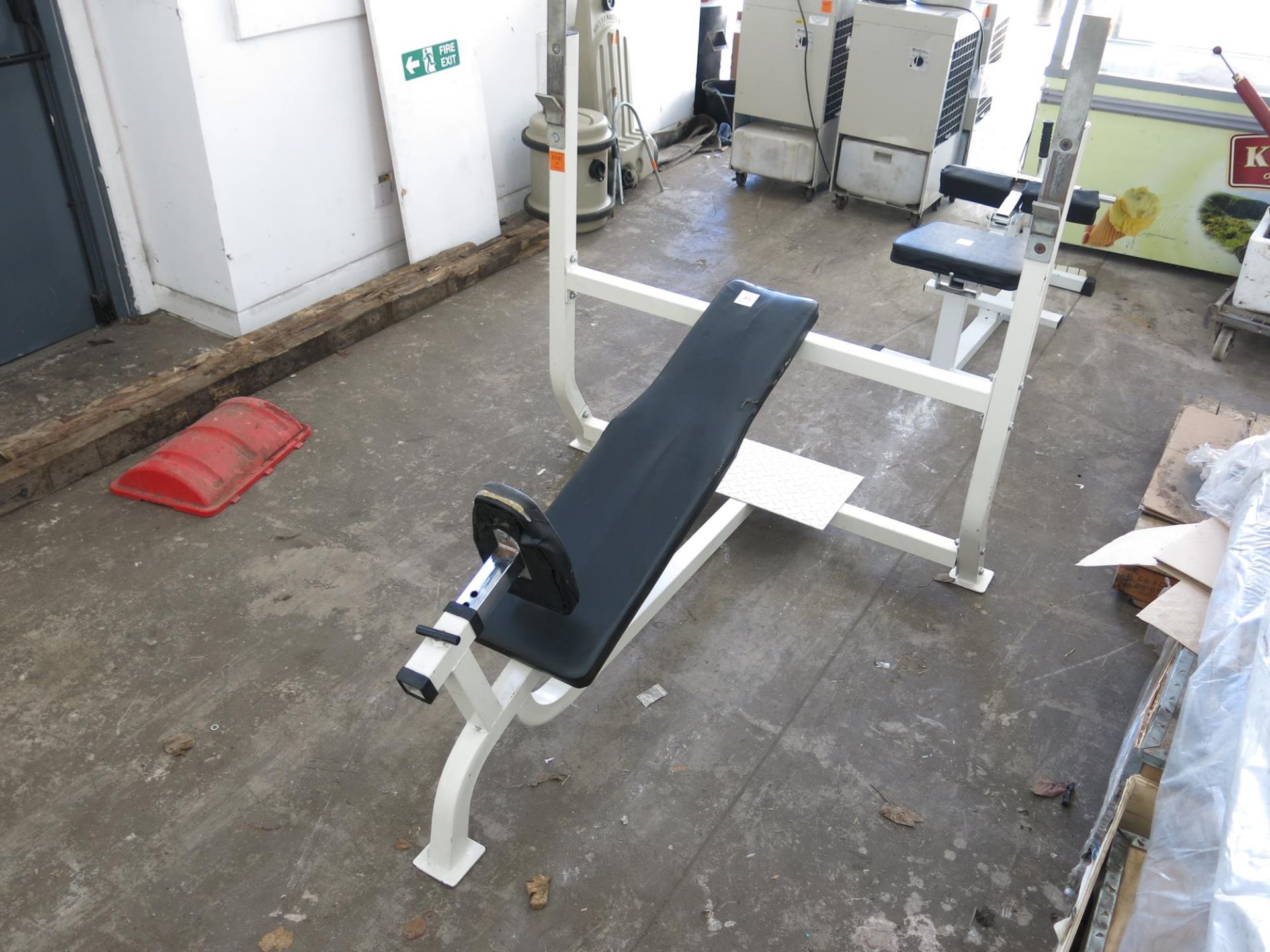 A reclined weight bench with adjustable seat. Please note this lot has a £5 +VAT lift out charge - Image 2 of 2