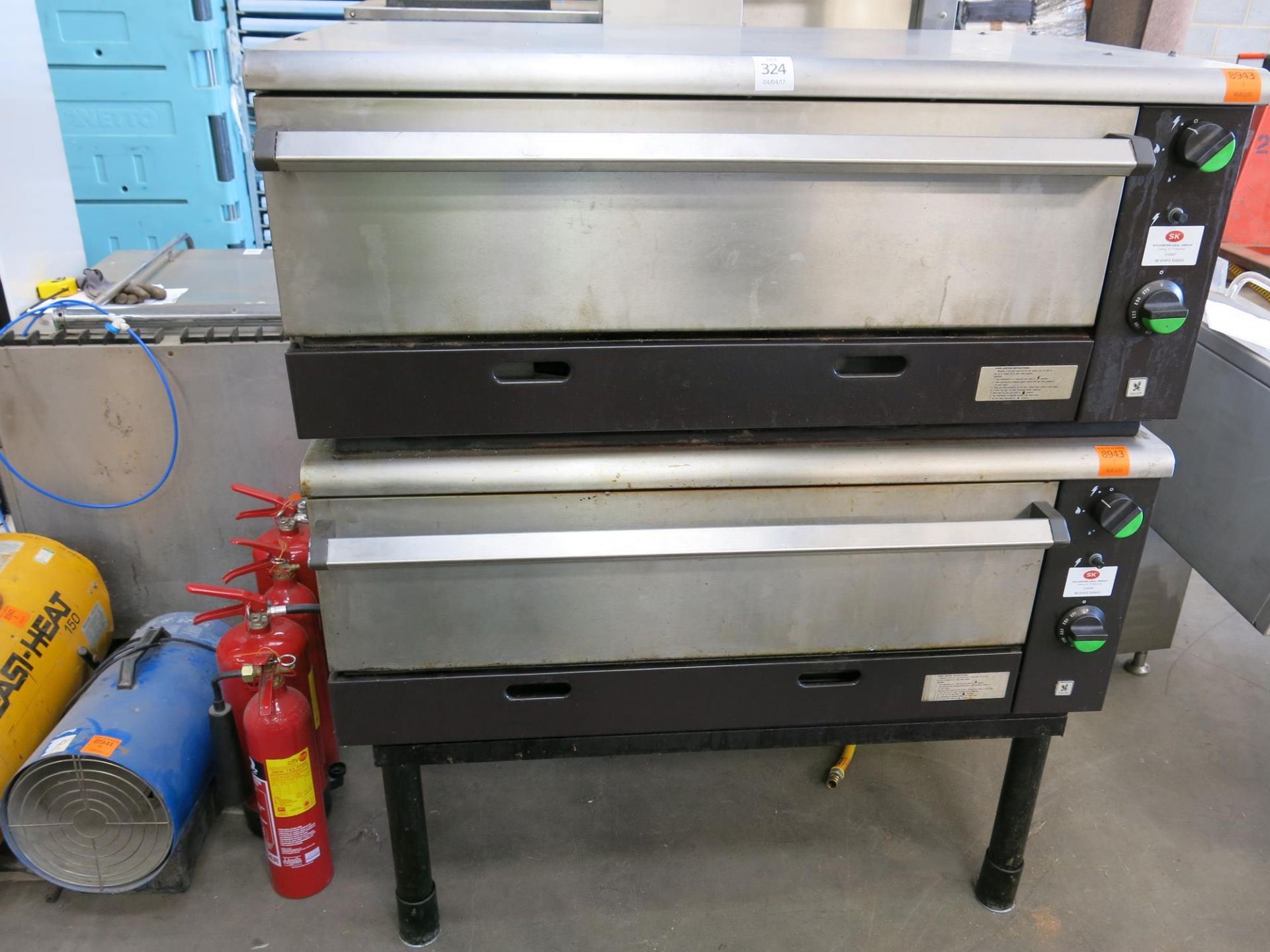 *A Falcon Twin commercial Stainless Steel oven. Please note this lot has a £10 +VAT lift out charge.