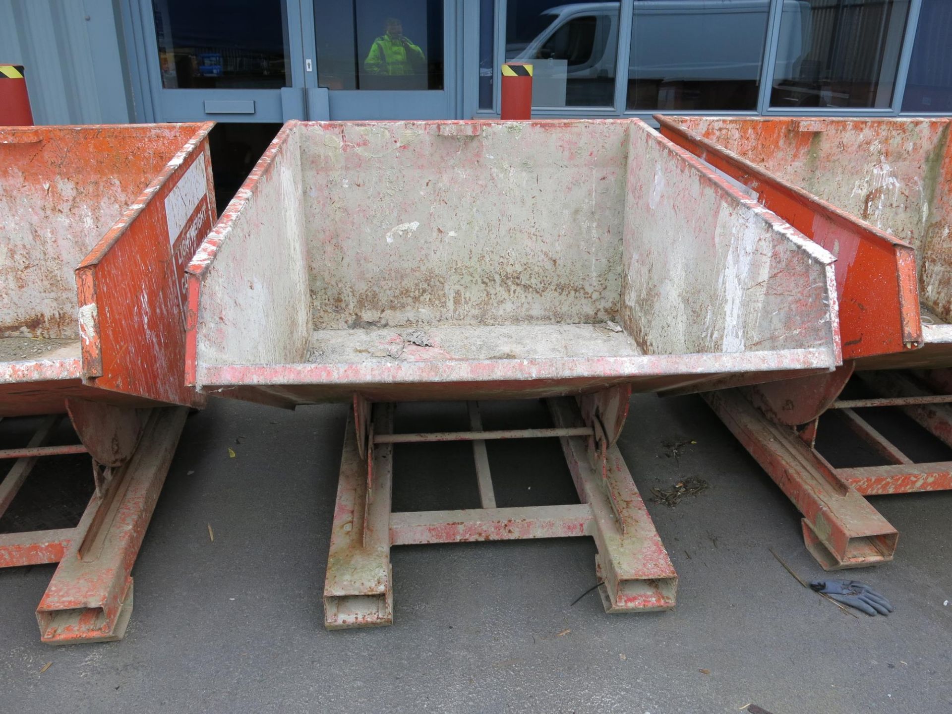 *An Eastern 2000kg Tipping skip. Please note this lot has a £5 +VAT lift out charge.