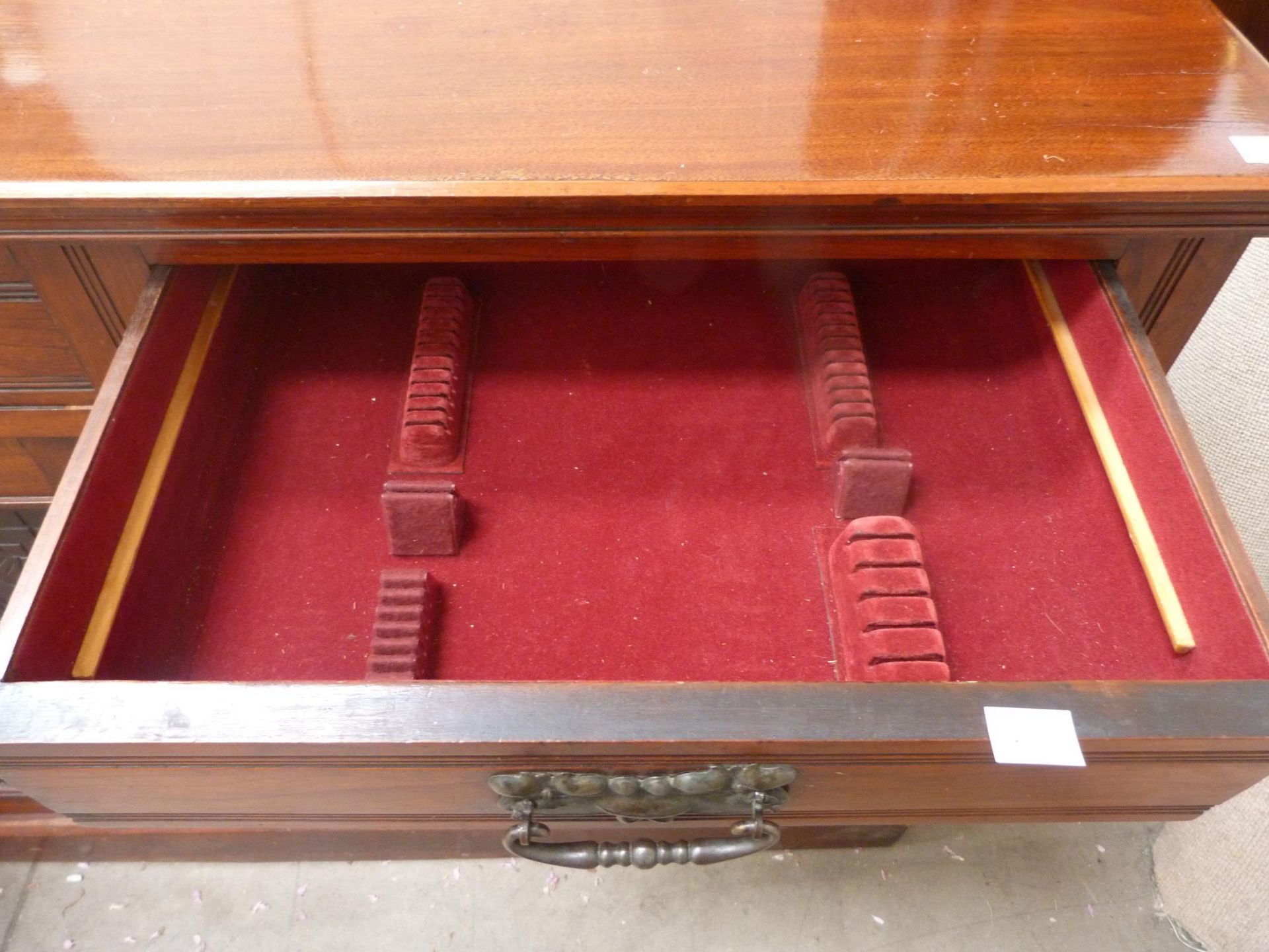 Sideboard with two fitted cutlery drawers (H 90cm, W 120cm, D 42cm) (est. £70-£90) - Image 4 of 5