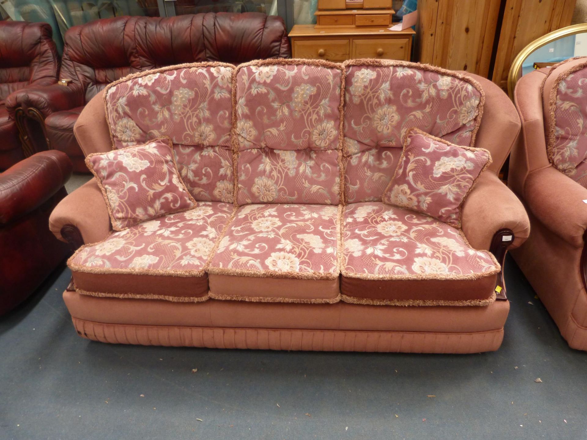 A Pink and Floral Pattern Velure Three Piece Lounge Suite (est £50-£80) - Image 3 of 3