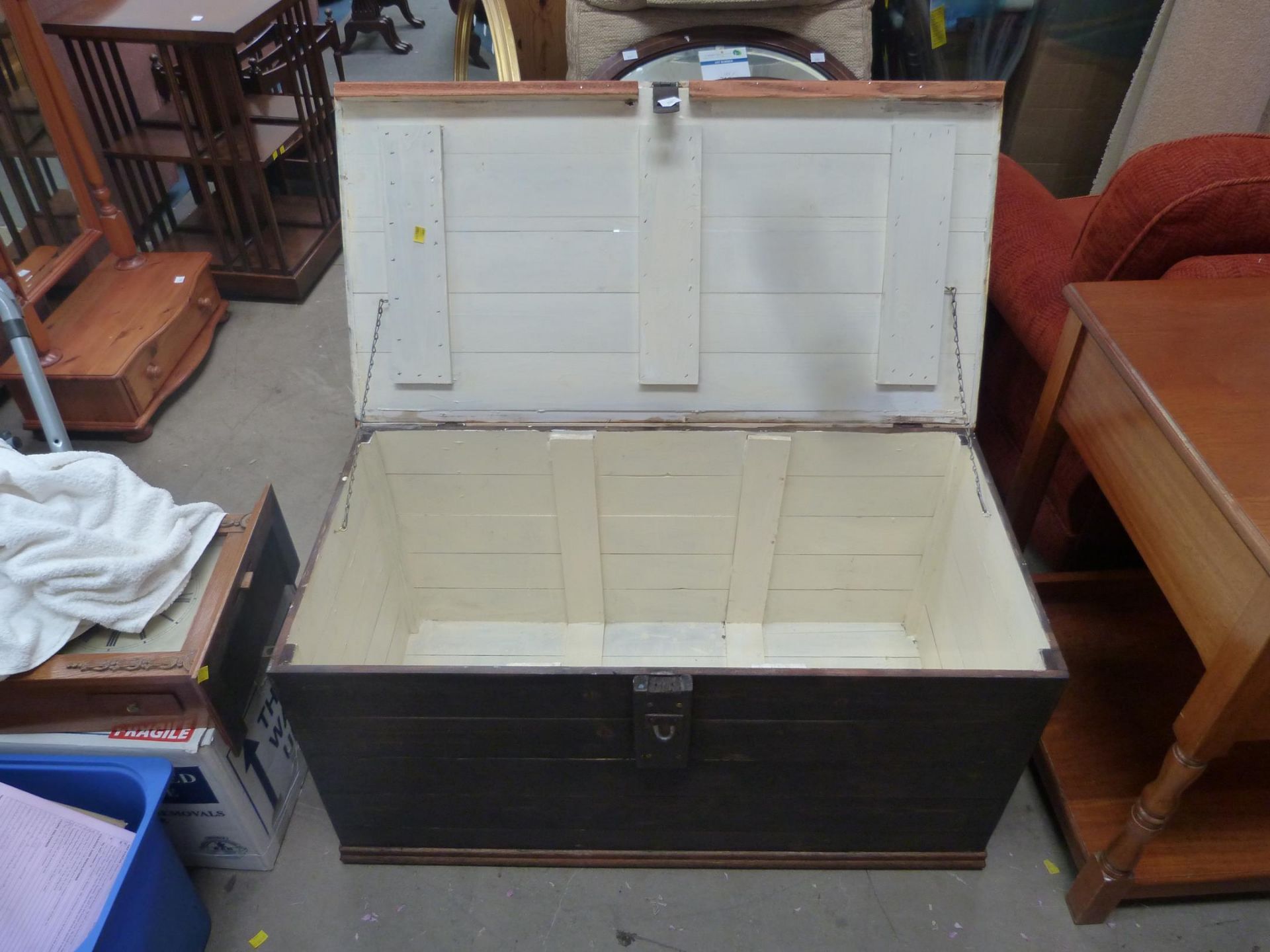 A Wooden Chest with metal fixings and fastenings (H 51cm, W 106cm, D 54cm) (est. £20-£40) - Image 2 of 2