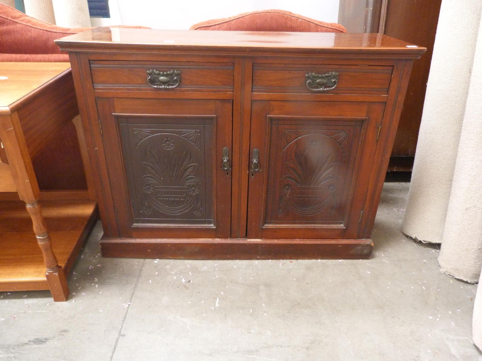 Sideboard with two fitted cutlery drawers (H 90cm, W 120cm, D 42cm) (est. £70-£90)