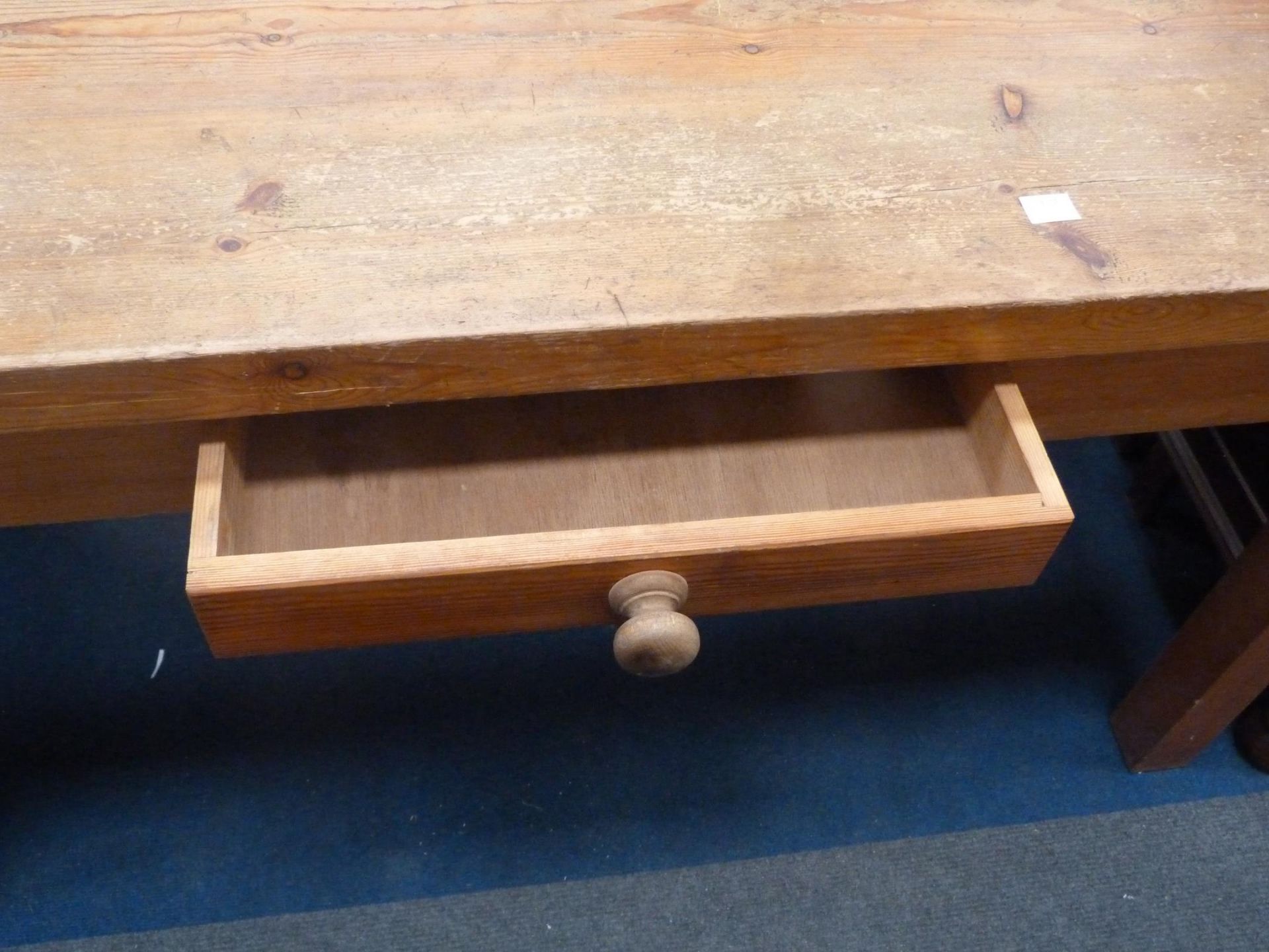 A large Pine Table (H 77cm, W 136.5cm, D 75cm) (est. £60-£80) - Image 2 of 2