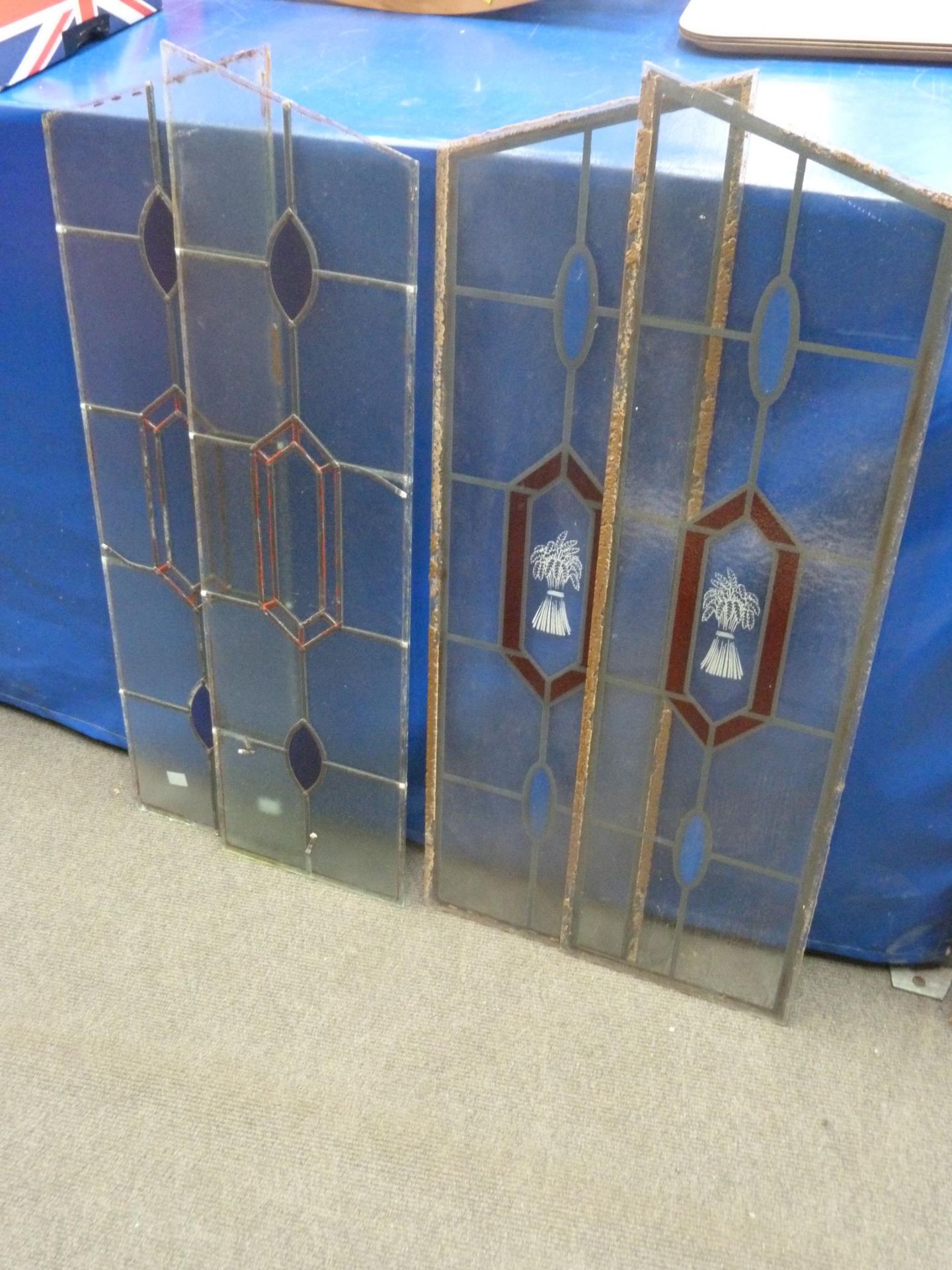 Eleven panels of door glass with two panels 'etched' (102cm x 31cm), two panels shaped with - Image 3 of 4
