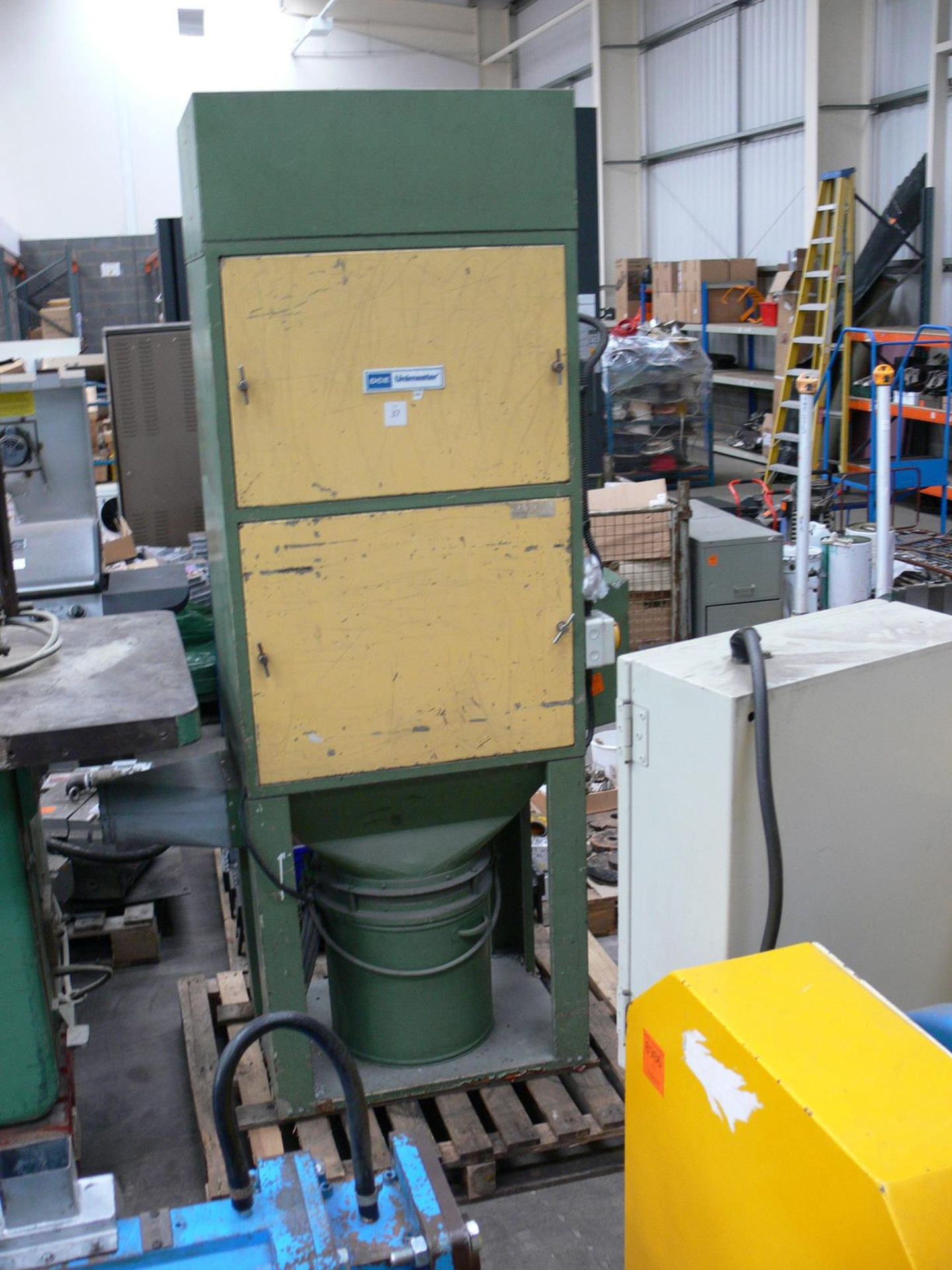 * A DCE Unimaster totally enclosed Dust Unit, Type: UMA 102 G3, S/N 198552, 415V, 3PH, 50Hz.