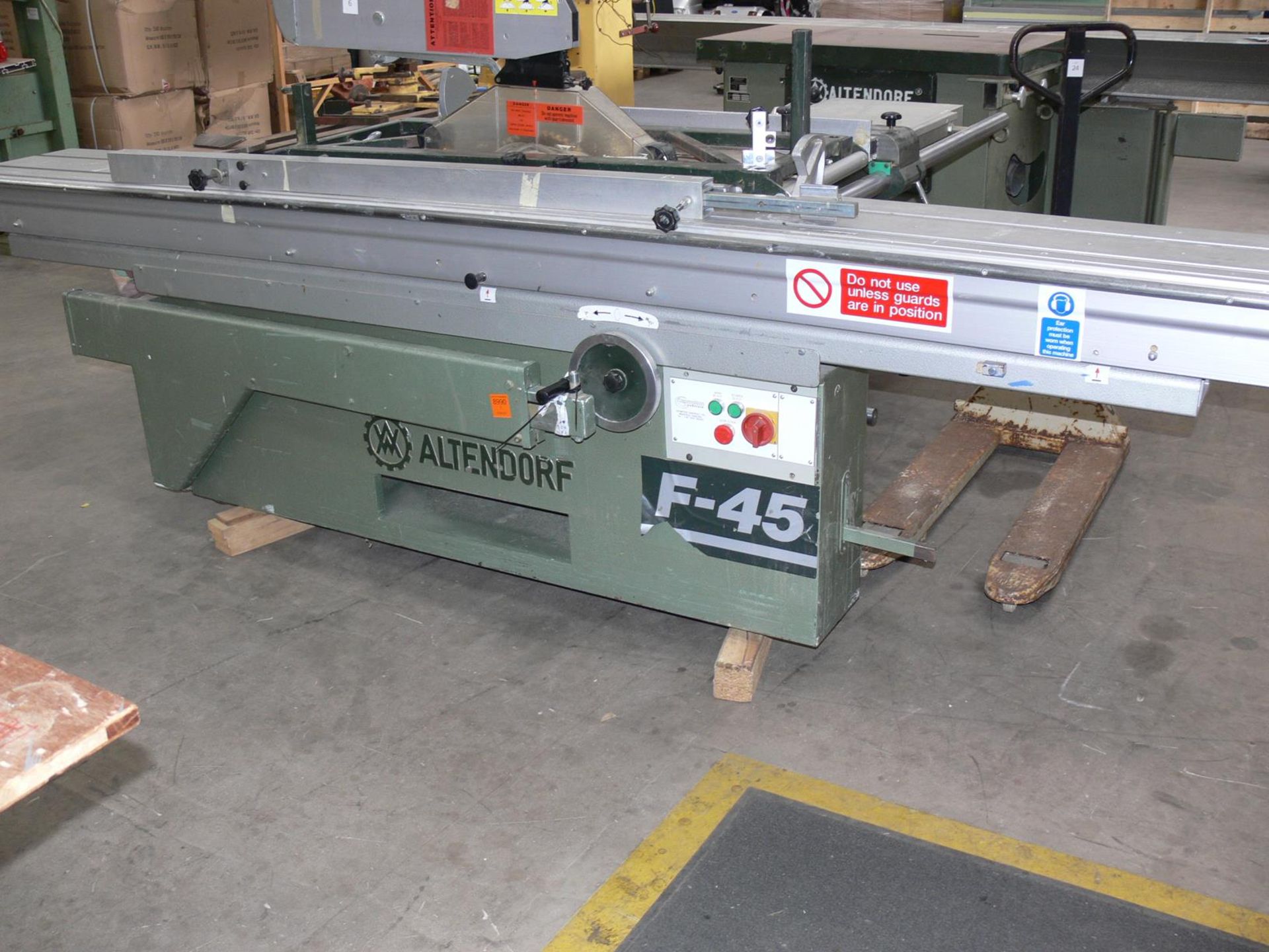 * Altendorft F45 Panel Saw, S/N: 89/8/288, Sliding Table: 3.2m, 3PH. Please note there is a £10 +