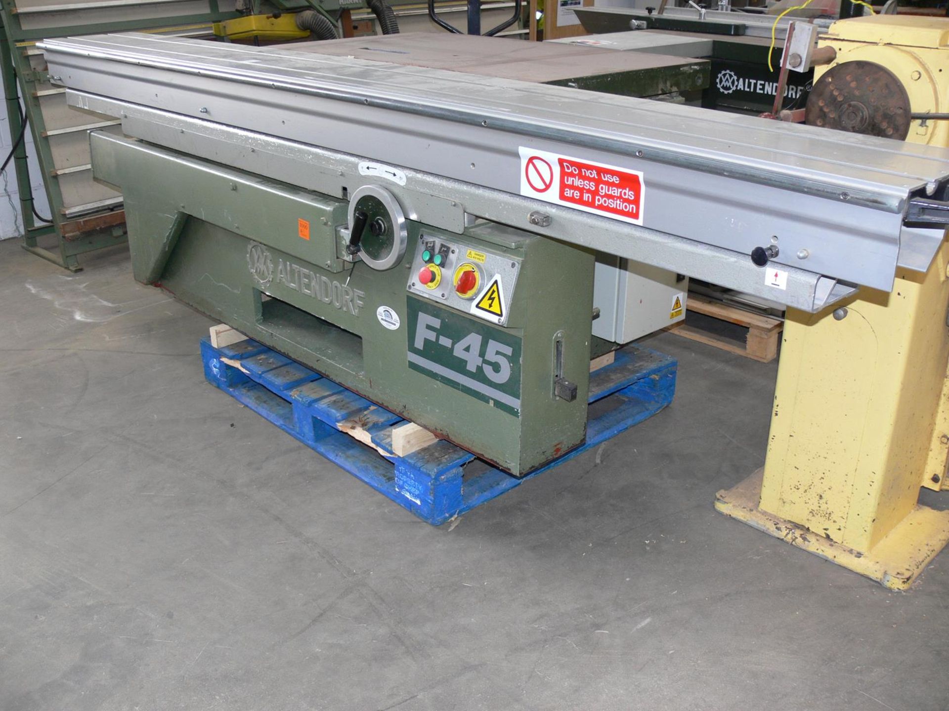 * Altendorf F45 Panel Saw, S/N 85/9/182, Sliding Table: 3.2m, 3PH. Please note there is a £10 + - Image 2 of 6