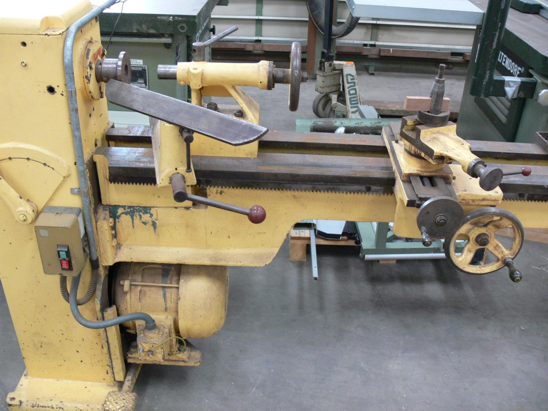 * Oliver Heavy Duty Pattern Makers Lathe, Max Bed Length 2.28m. Please note there is a £5 + VAT Lift - Image 3 of 6