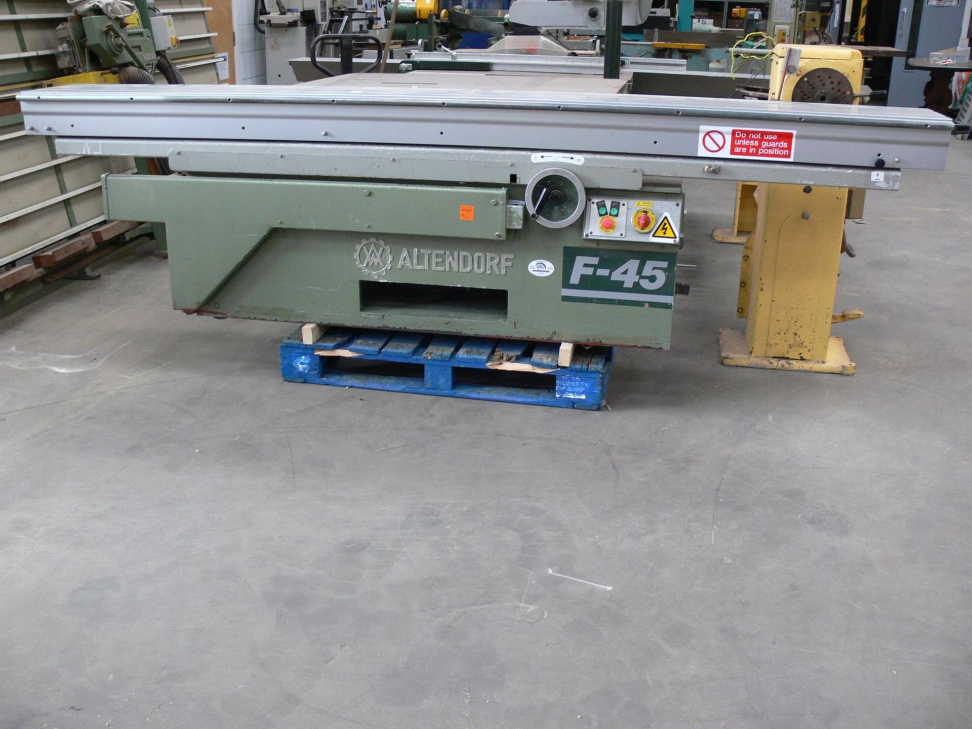 * Altendorf F45 Panel Saw, S/N 85/9/182, Sliding Table: 3.2m, 3PH. Please note there is a £10 +