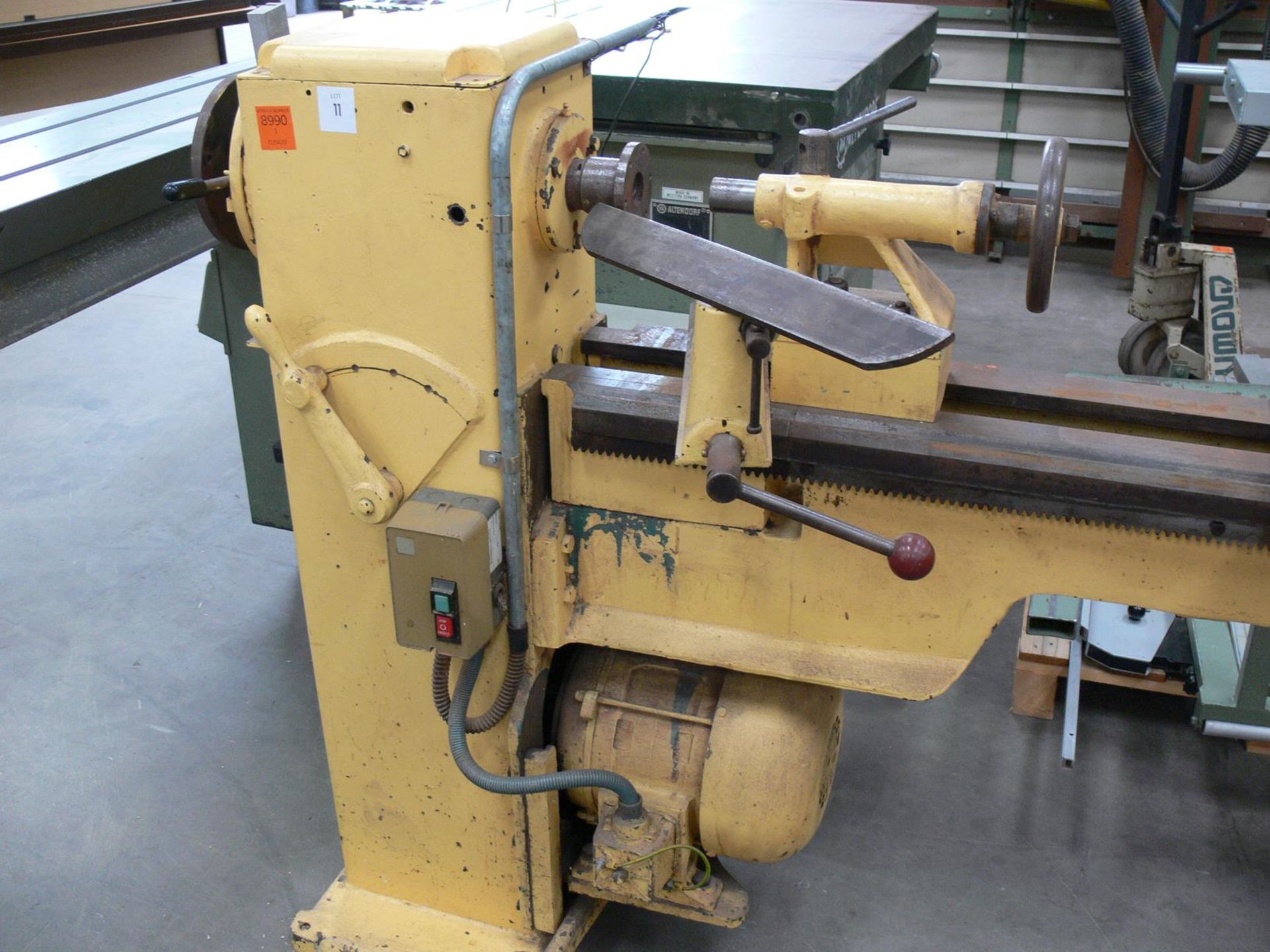 * Oliver Heavy Duty Pattern Makers Lathe, Max Bed Length 2.28m. Please note there is a £5 + VAT Lift - Image 4 of 6