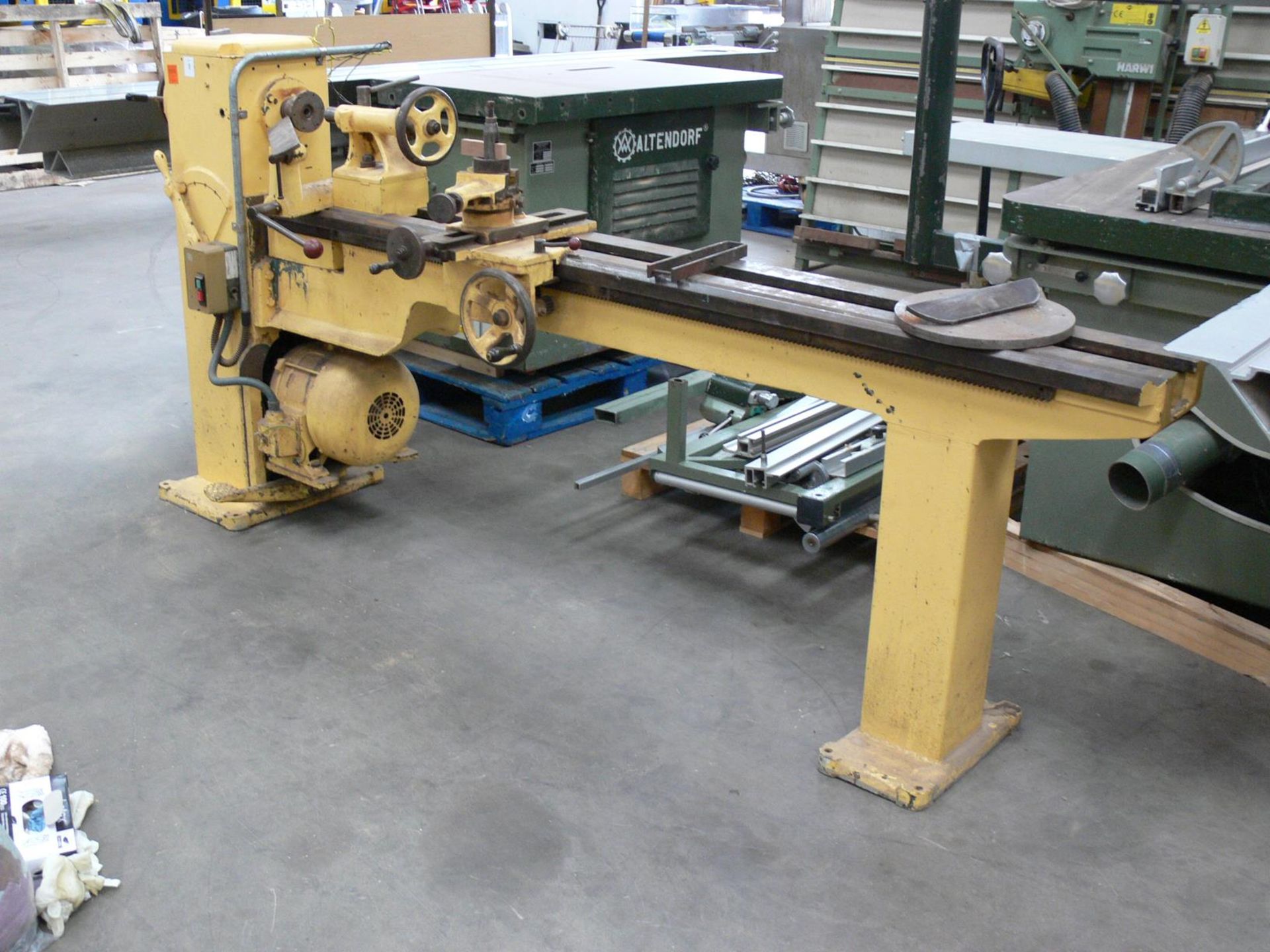 * Oliver Heavy Duty Pattern Makers Lathe, Max Bed Length 2.28m. Please note there is a £5 + VAT Lift - Image 2 of 6