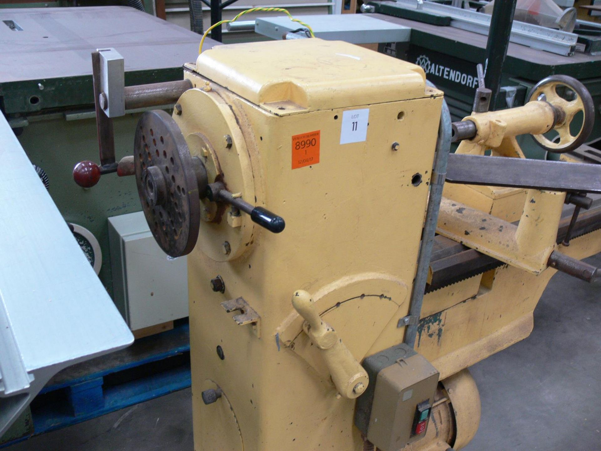 * Oliver Heavy Duty Pattern Makers Lathe, Max Bed Length 2.28m. Please note there is a £5 + VAT Lift - Image 5 of 6