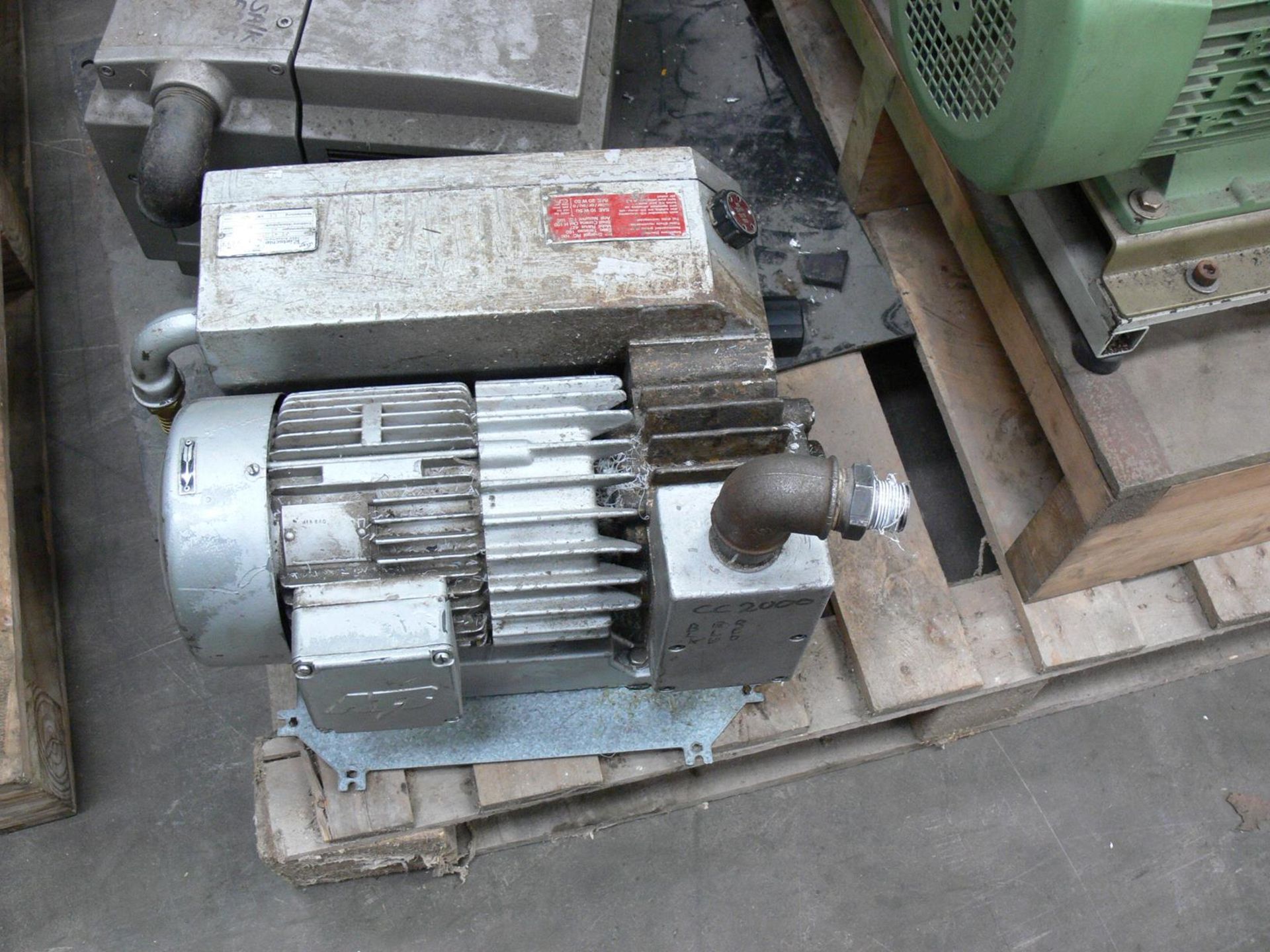 * 3 x Vacuum Pumps. Please note there is a £10 + VAT Lift Out Fee on this lot - Image 3 of 5