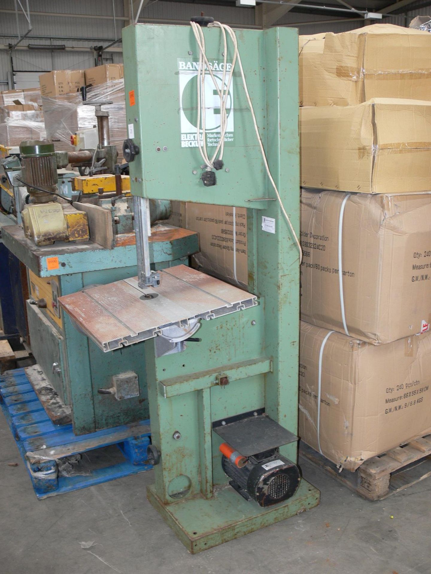 * Electra Vertical Bandsaw, 240V. Please note there is a £5 + Vat Lift Out Fee on this lot - Image 2 of 3