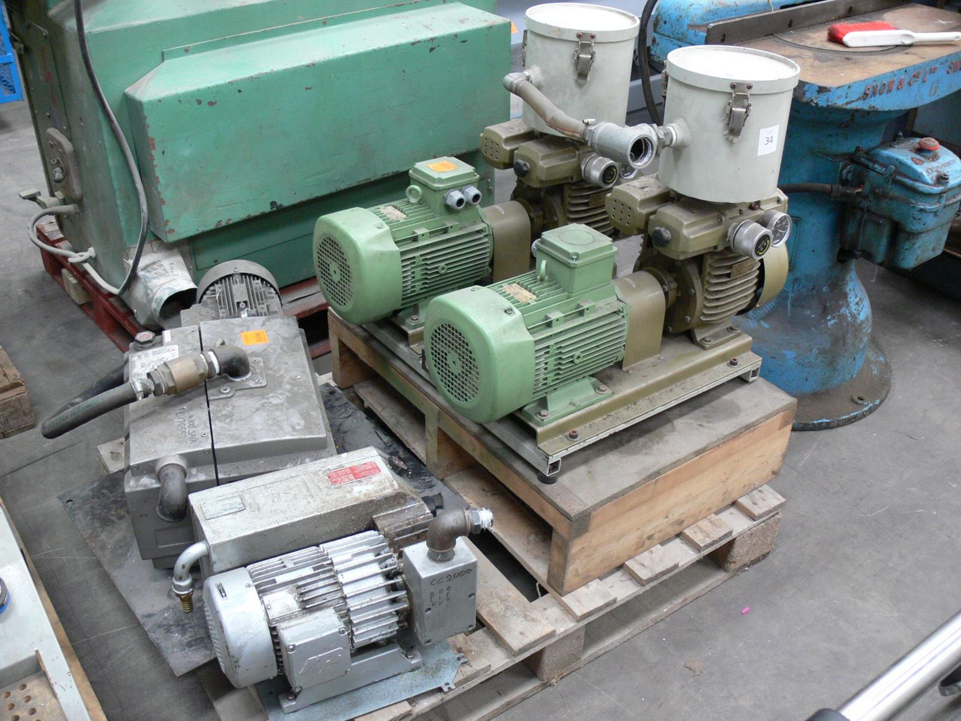 * 3 x Vacuum Pumps. Please note there is a £10 + VAT Lift Out Fee on this lot - Image 2 of 5