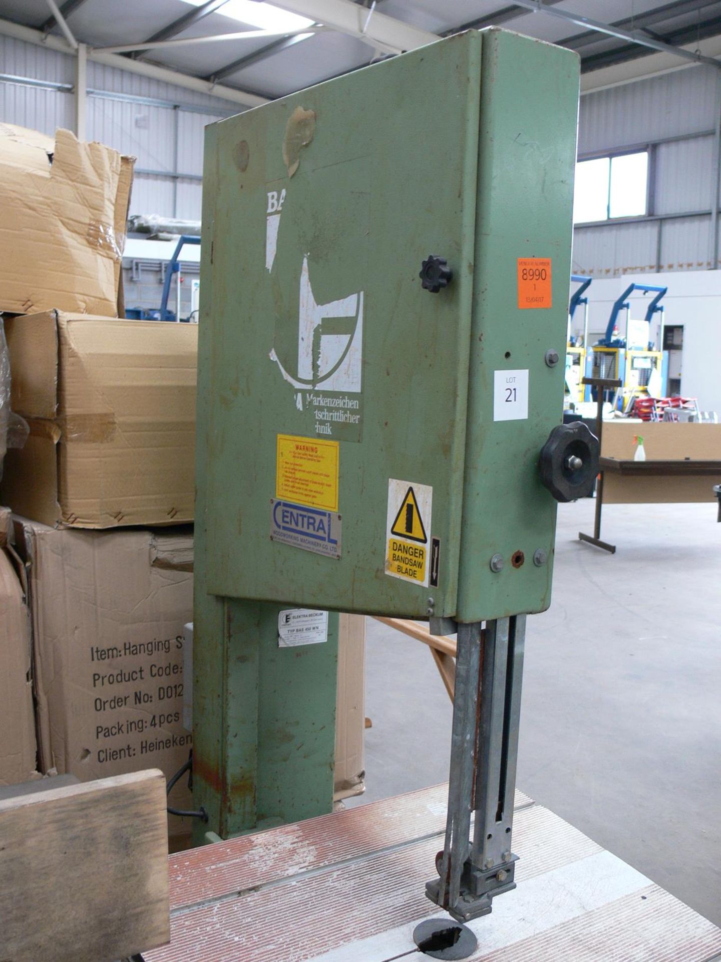 * Electra Vertical Bandsaw, 240V. Please note there is a £5 + Vat Lift Out Fee on this lot - Image 3 of 3