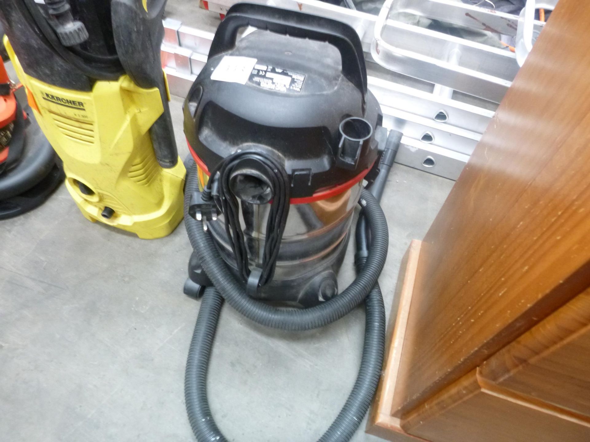 A Vac King Wet and Dry Vacuum