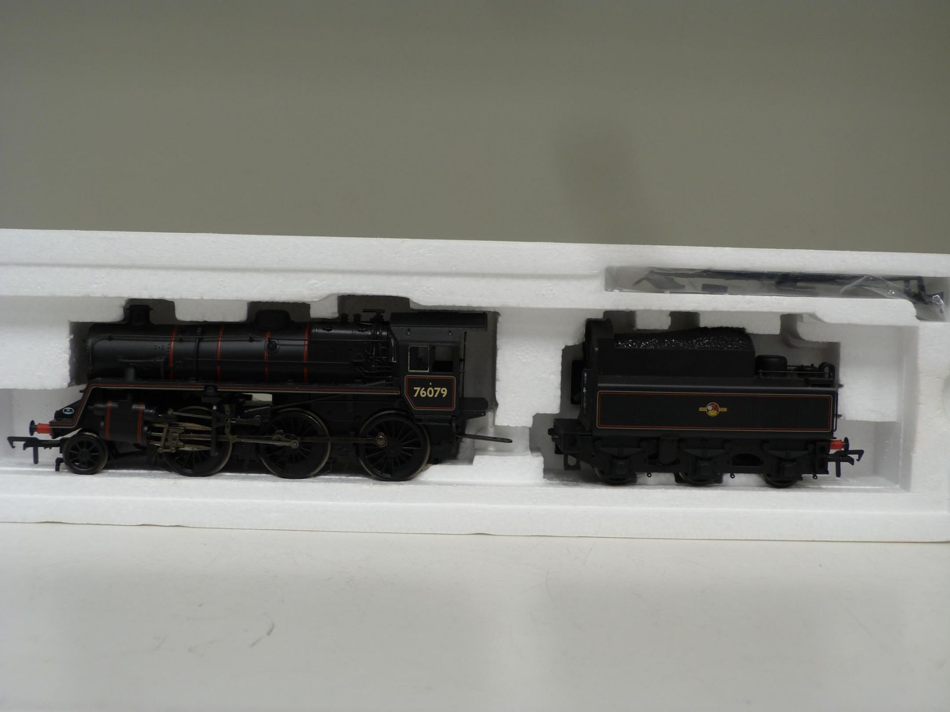 A Bachman 'OO' Gauge Standard Class 4MT British Railways Locomotive Tender L/Crest 32-952, boxed ( - Image 2 of 2