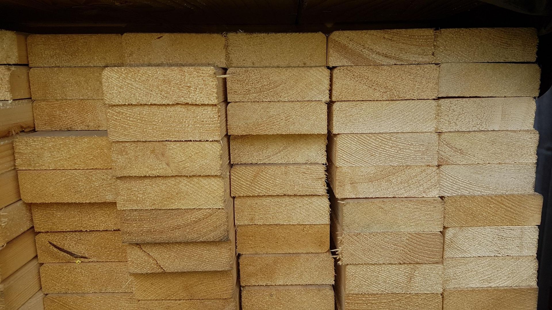 * Timber: 22x63 (19x59), 2 rounded corners, 1040 pieces @ 860mm-950mm lengths. Sellers ref. X1612.