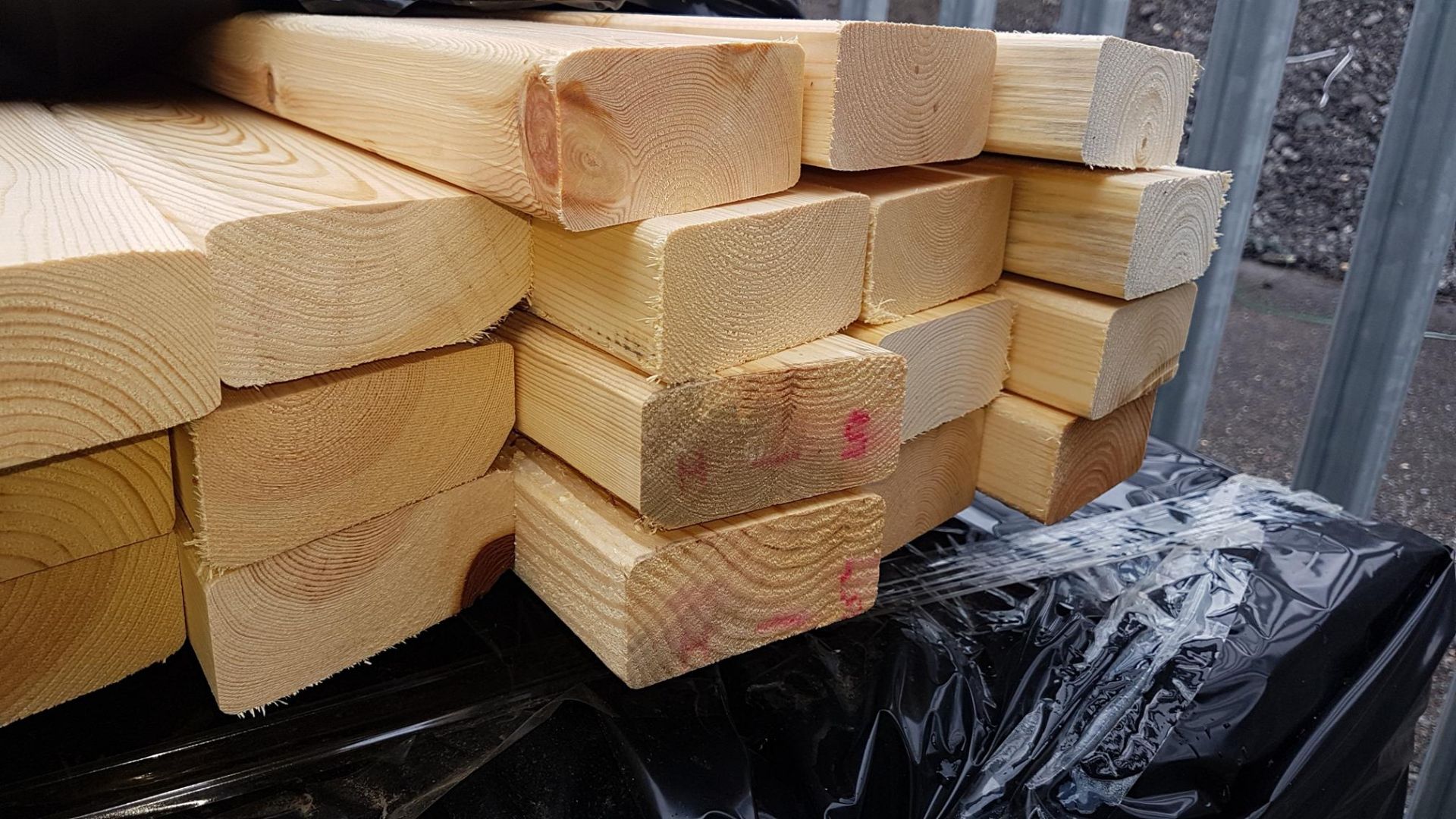 * Timber: 44x100 (41x93), 4 rounded corners, bevelled on both ends, 30 pieces @ 2395mm length.