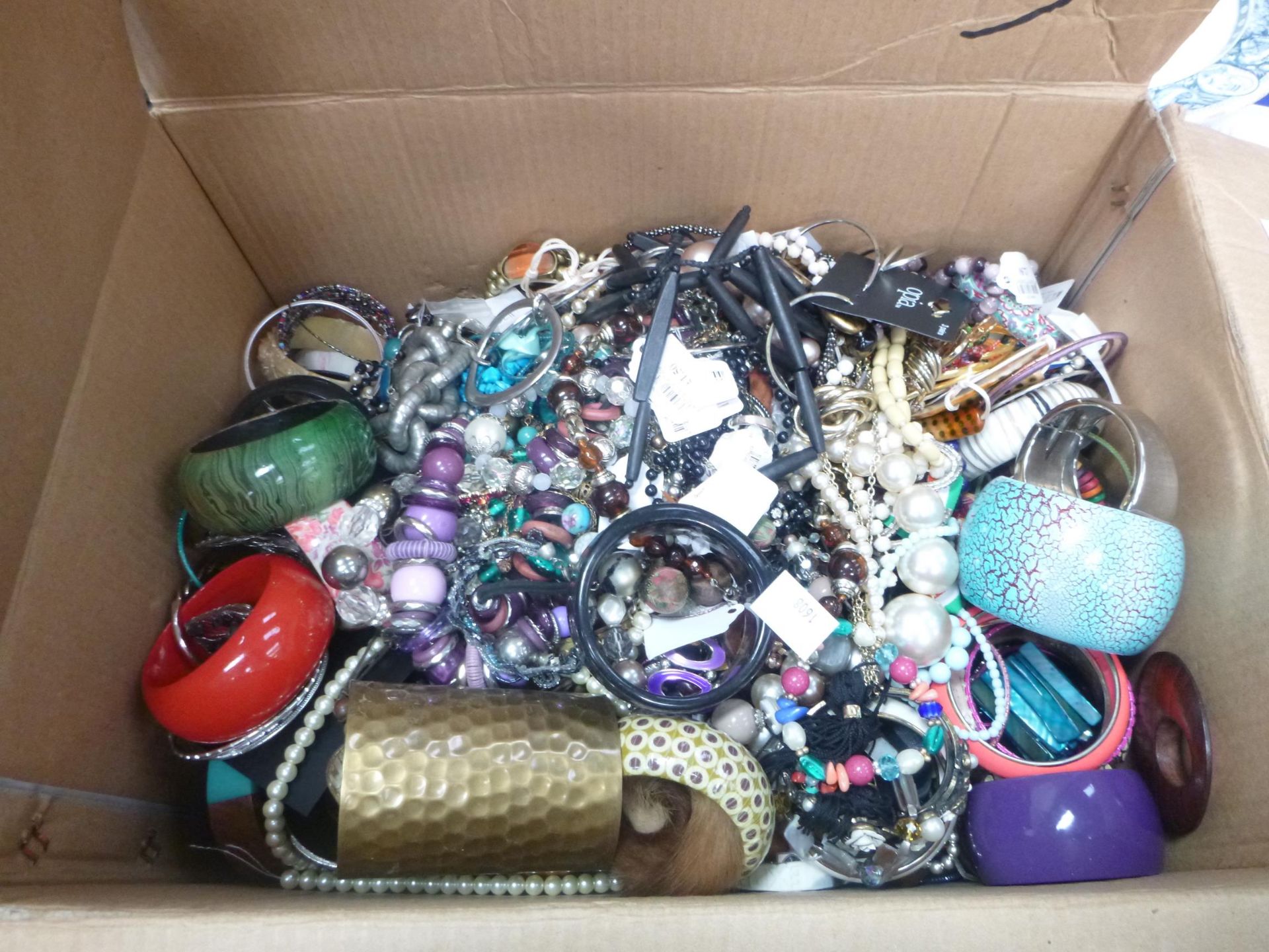 A large qty of Costume Jewellery etc. Please note that this lot is sold on behalf of a local charity