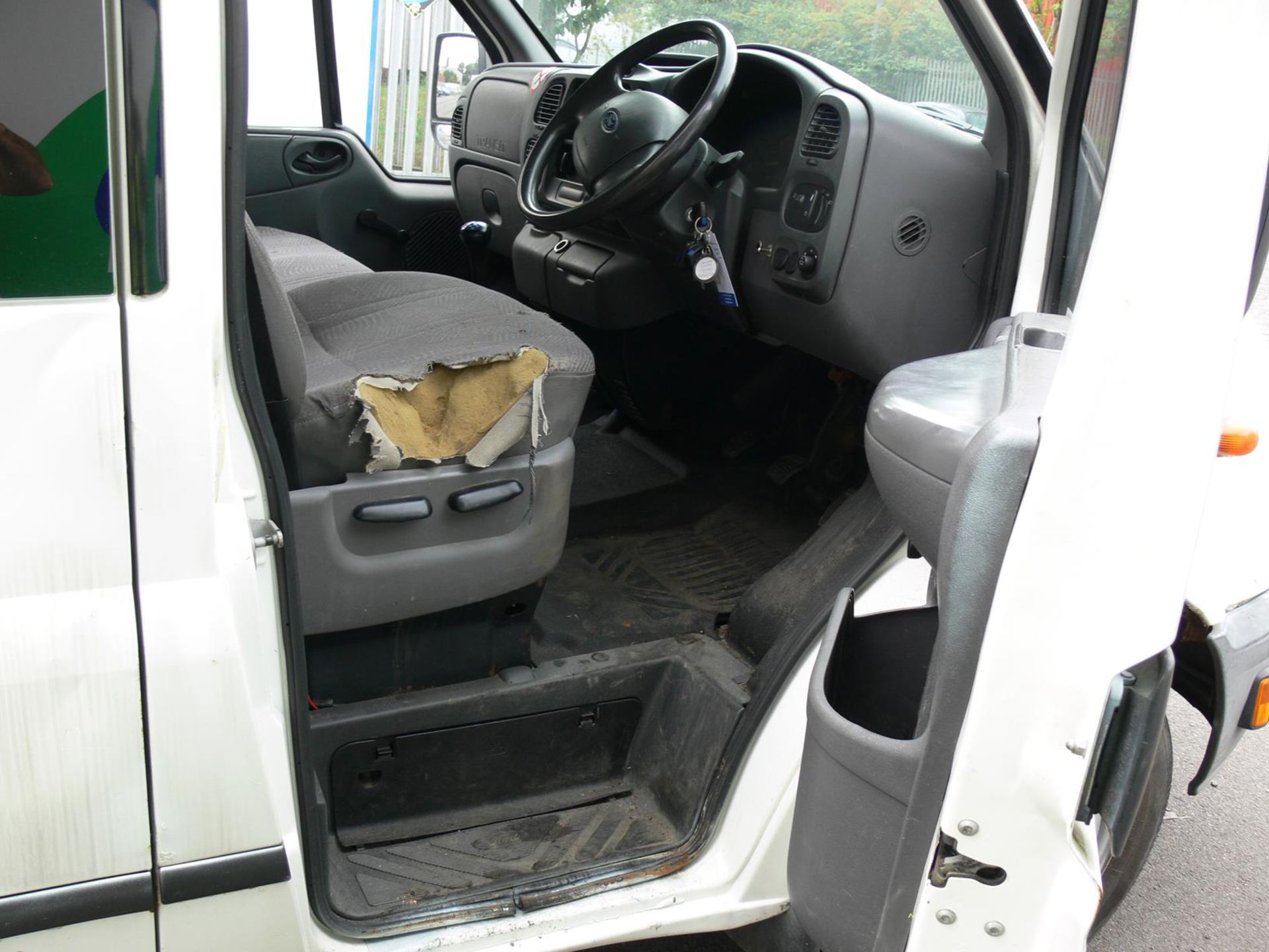 A Ford Transit 350 MWB TD Double Cab/Crew Cab Light Goods Vehicle. 2402cc complete with aluminium - Image 19 of 35