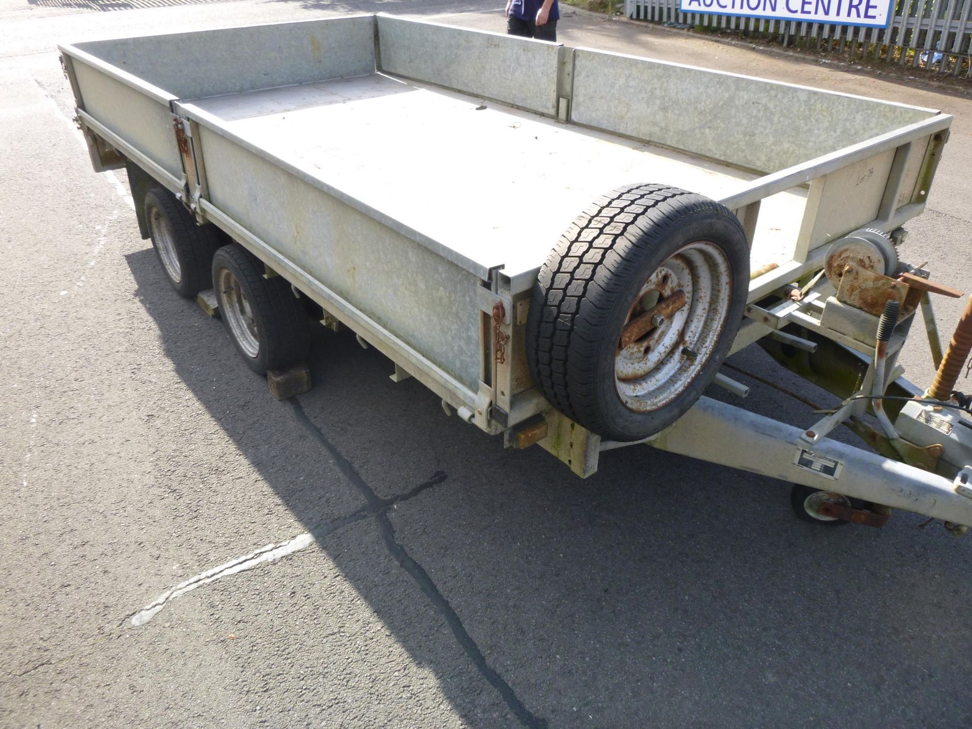 An Ifor Williams Twin Axle Galvanised Trailer Braked, 12V electrics,Ratchet Hand Winch, Rear legs - Image 9 of 13