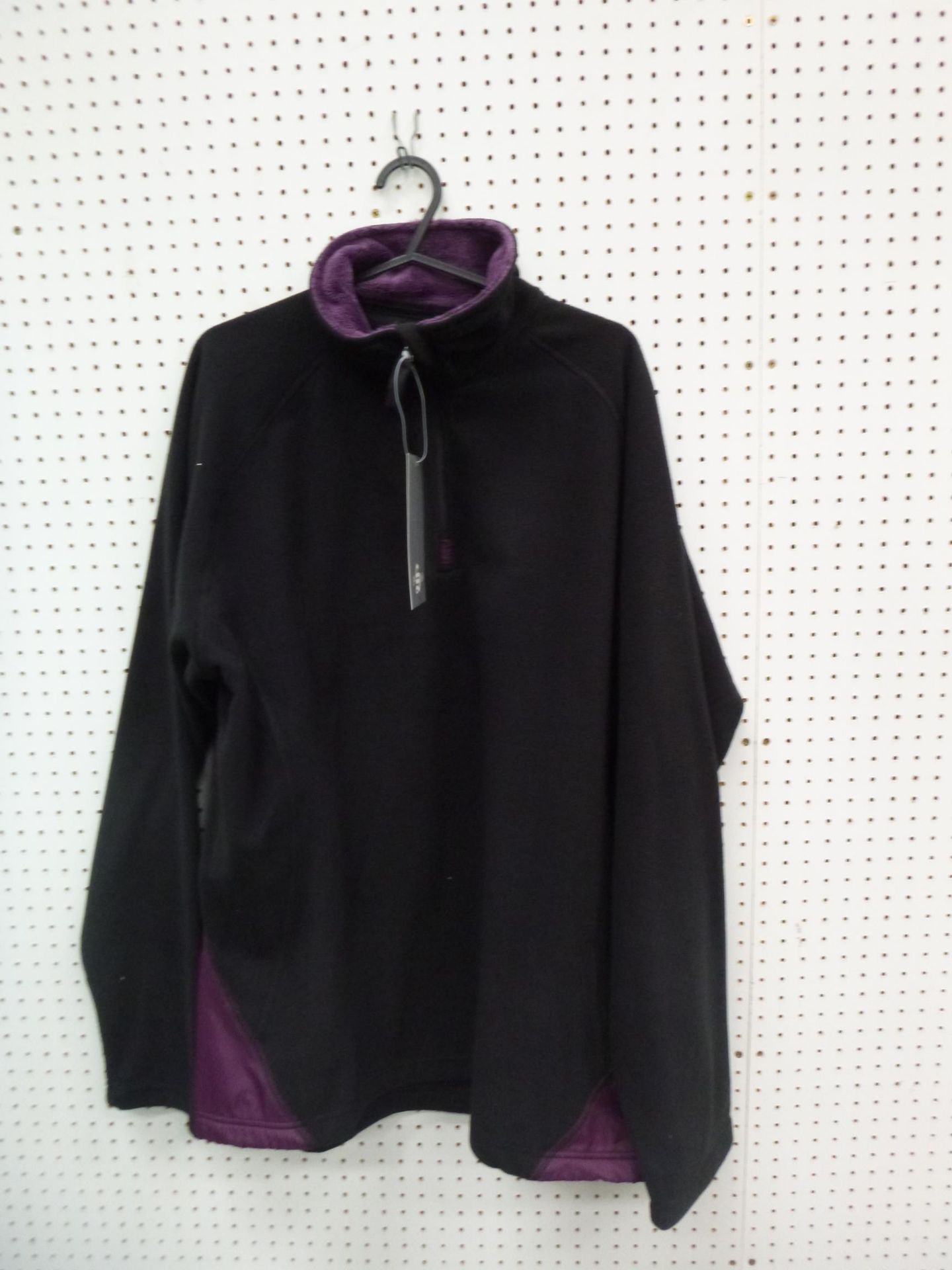 * Five New 'Shires' Team Mid Layer Fleece. A Large in Black/Petrol, Two X Large in Black/Petrol, - Image 4 of 6