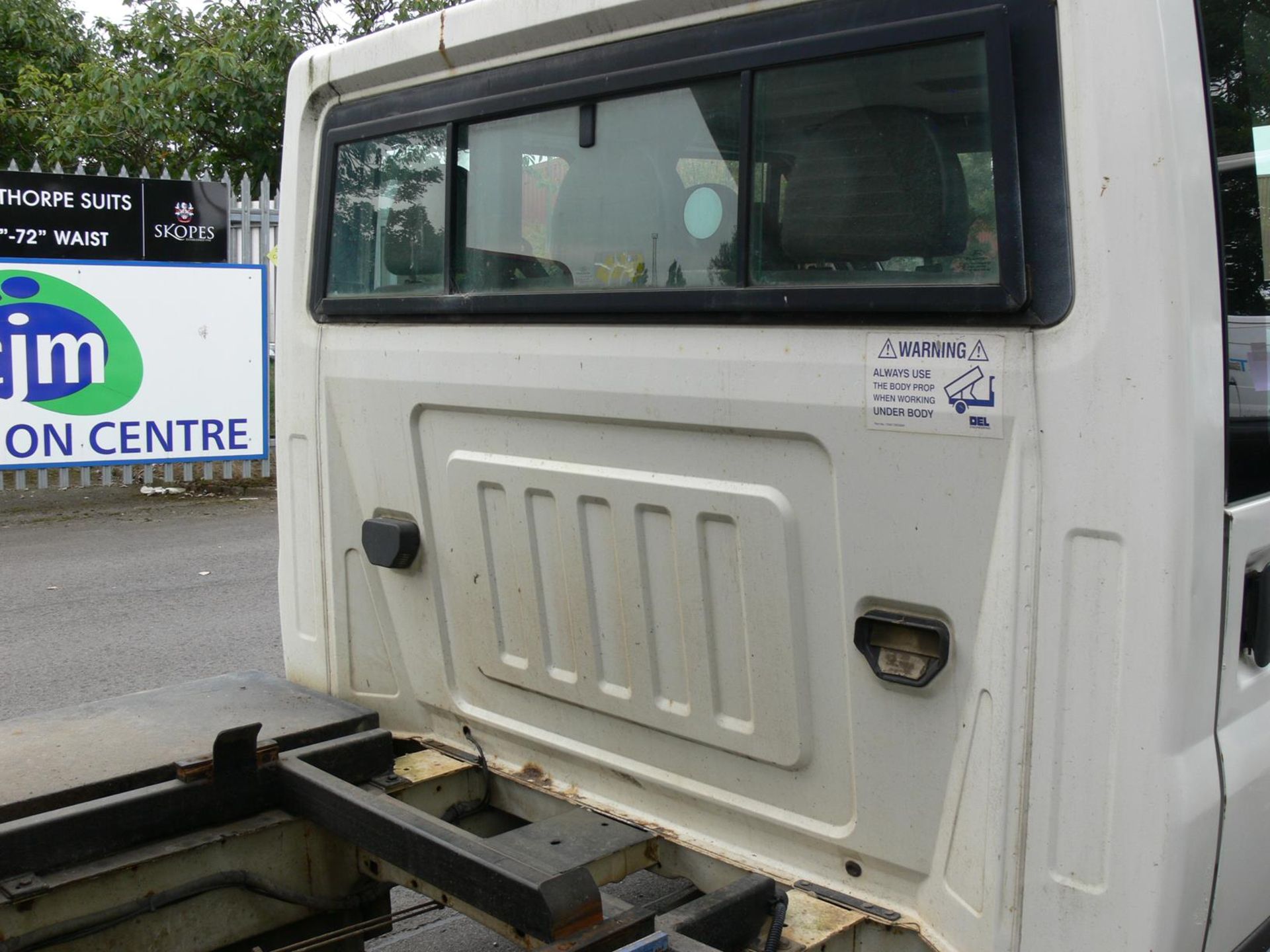 A Ford Transit 350 MWB TD Double Cab/Crew Cab Light Goods Vehicle. 2402cc complete with aluminium - Image 28 of 35