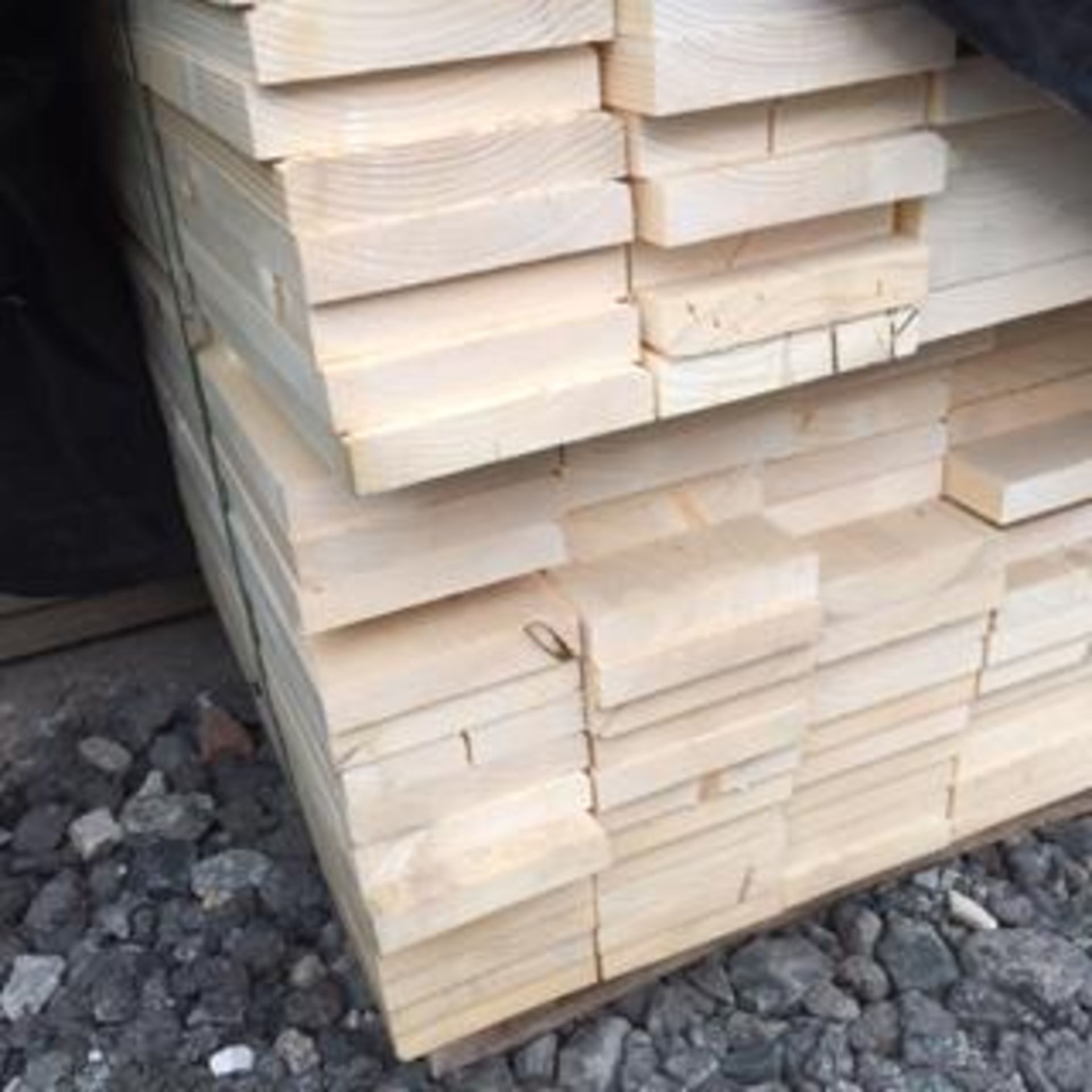 * Timber: 22x125 (19x100), 1 rounded edge, 708 pieces @ 910mm-950mm lengths. Sellers ref. MX0411.