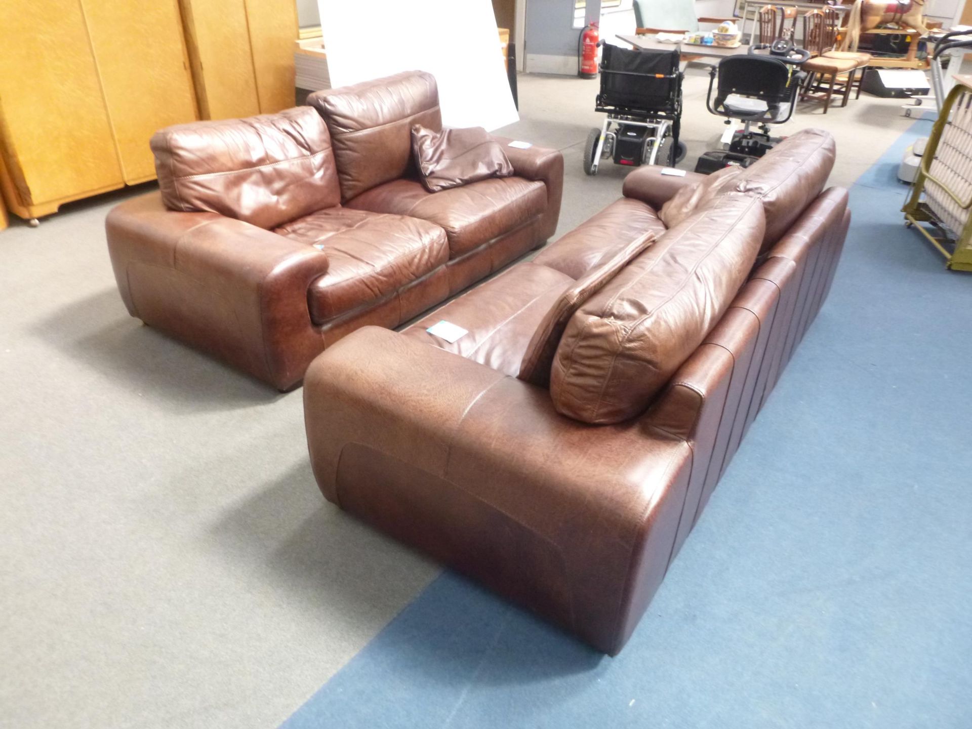 2 x Large Brown Leather Settee's. A 2 Seat and a 3 Seat (est. £150-£180) - Image 4 of 5