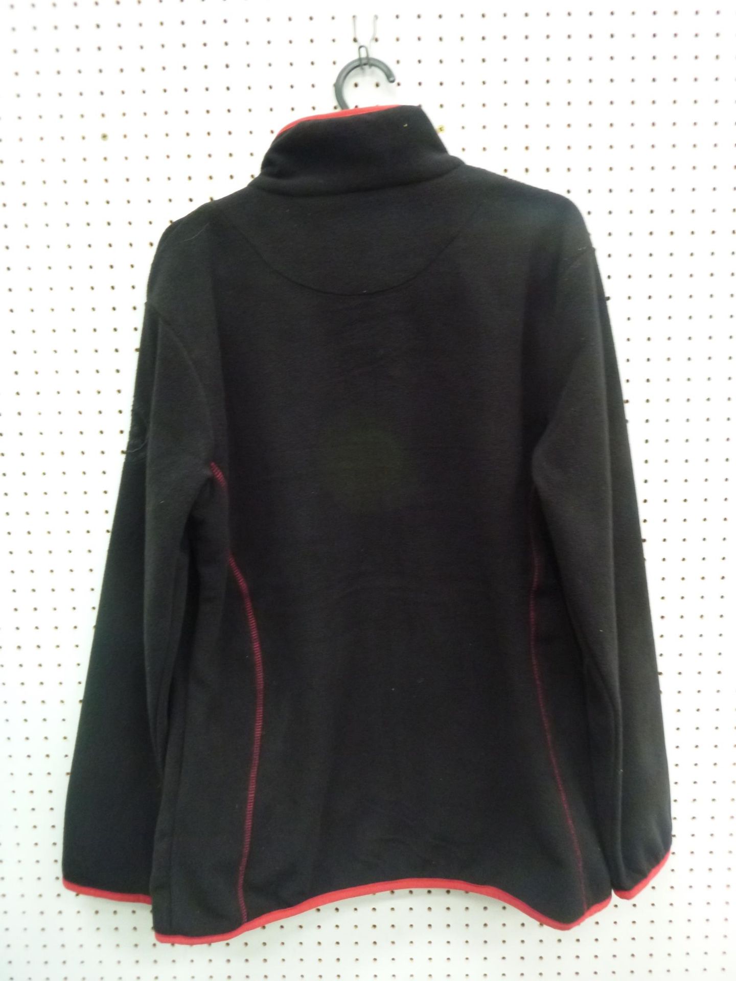 * Two New 'Bridleway' Micro Fleece Jackets, a Small in Black/Red and a Large in Red/Grey RRP £49. - Bild 4 aus 4