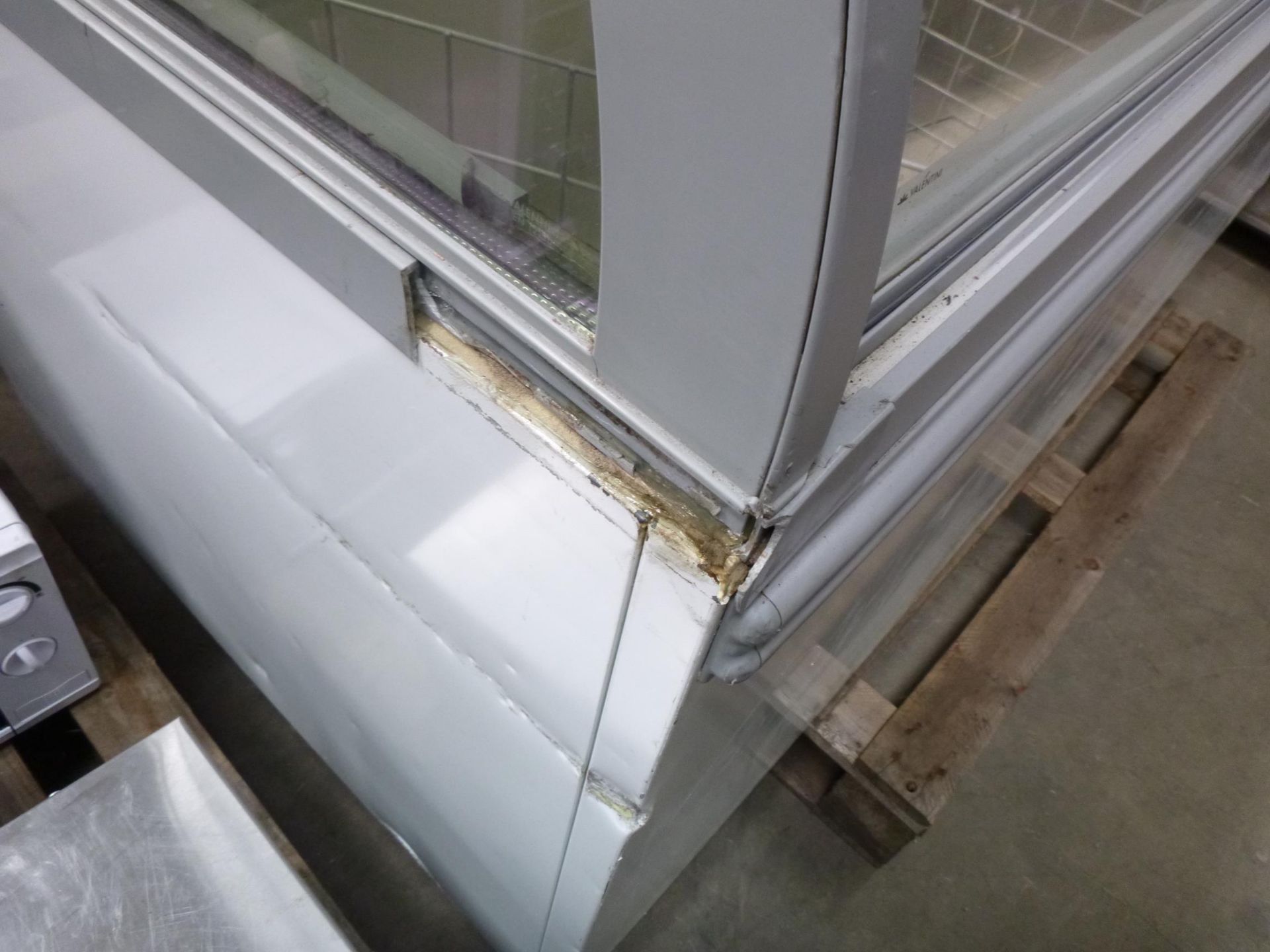 A AHT Display Freezer (spares or repair). Please note there is a £15 Plus VAT Lift Out Fee on this - Image 3 of 3