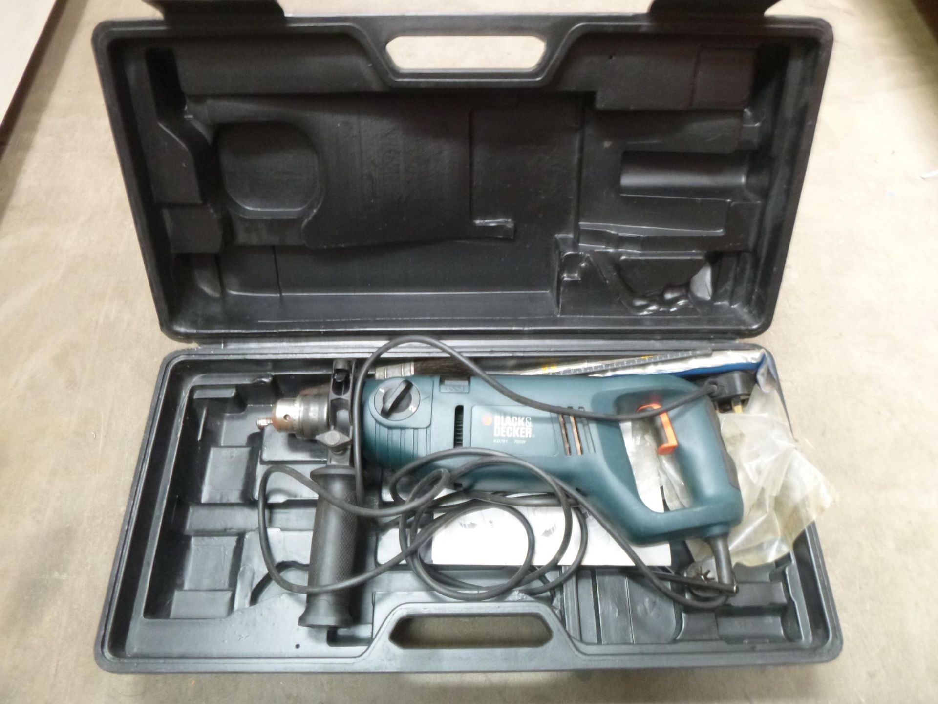 A Bosch PDA 240E Detail Sander together with a Black and Decker KD791 705W Hammer Drill - Image 3 of 3
