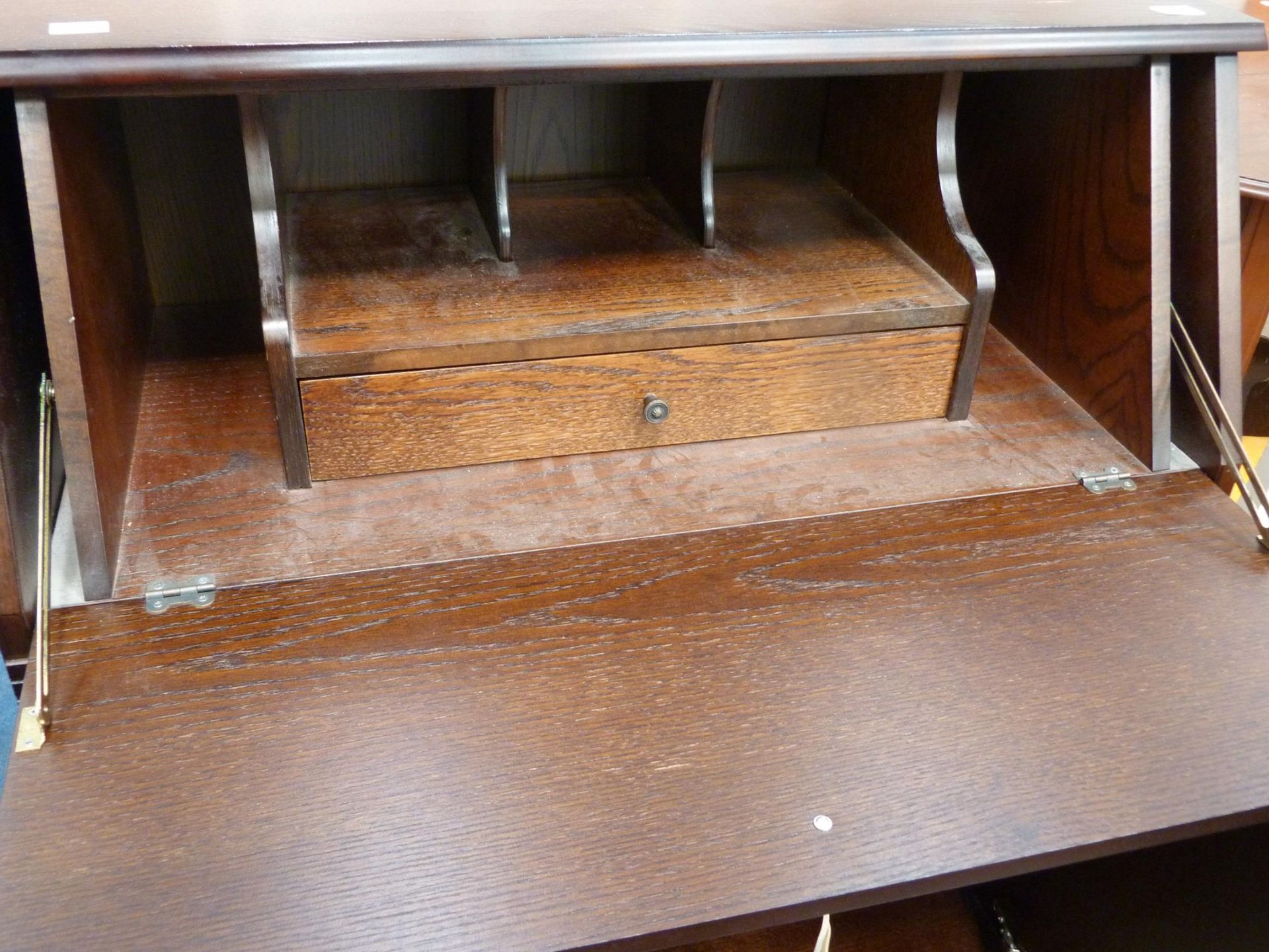 A Writing Desk with fitted interior and carved Front above cupboard with single shelf (H100.5cm, - Bild 2 aus 4