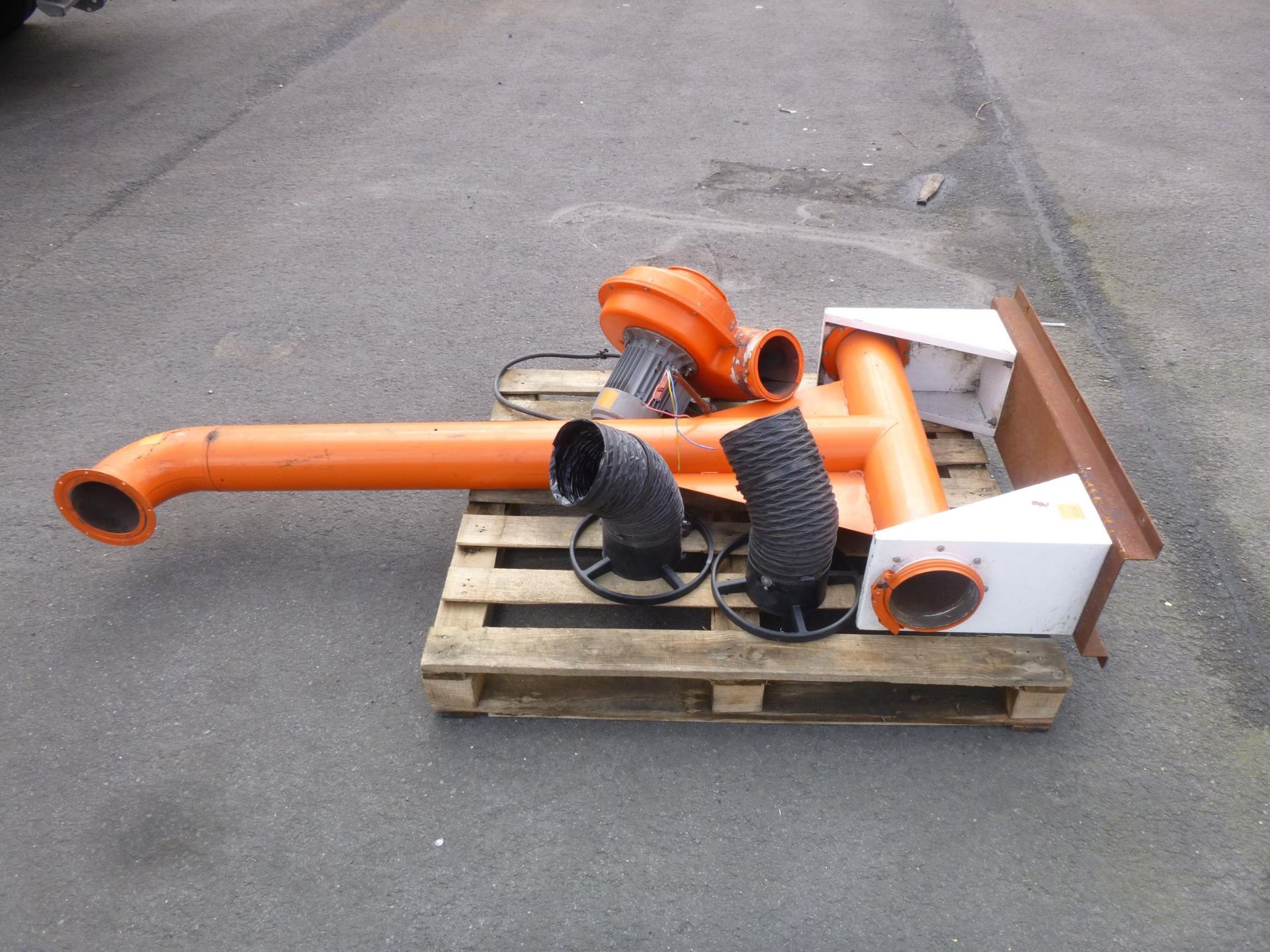 * A Jib Dust Extraction Unit. Please note there is a £10 Plus VAT Lift Out Fee on this lot