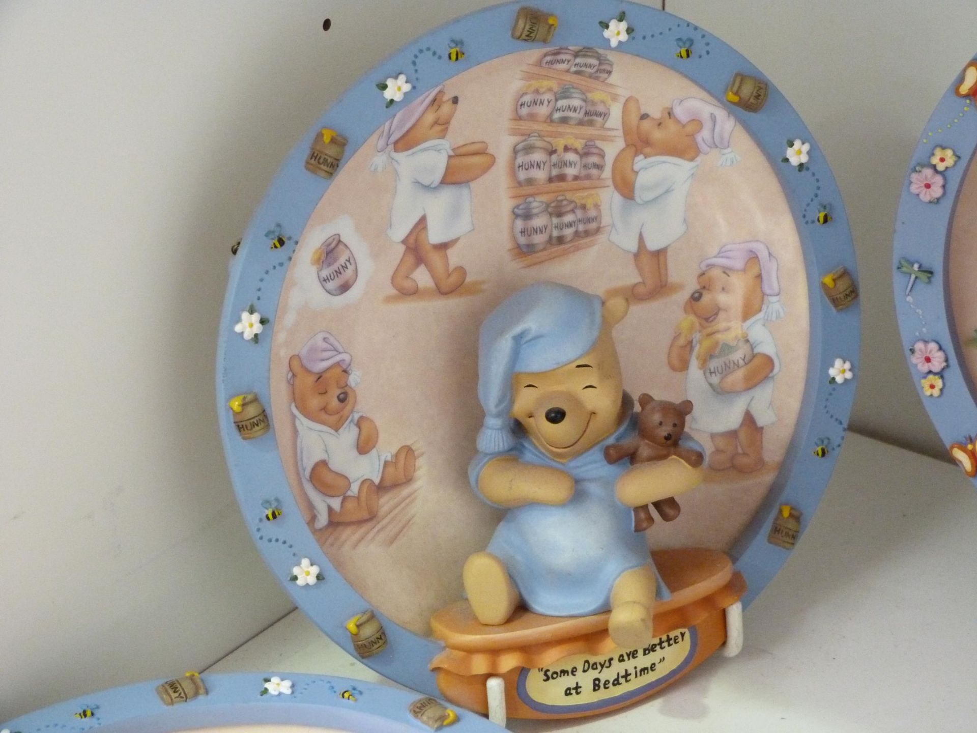 Two shelves to contain fourteen '100 Acres Days' Wall Hanging Display Plates of 'Winnie the Pooh' - Image 3 of 7