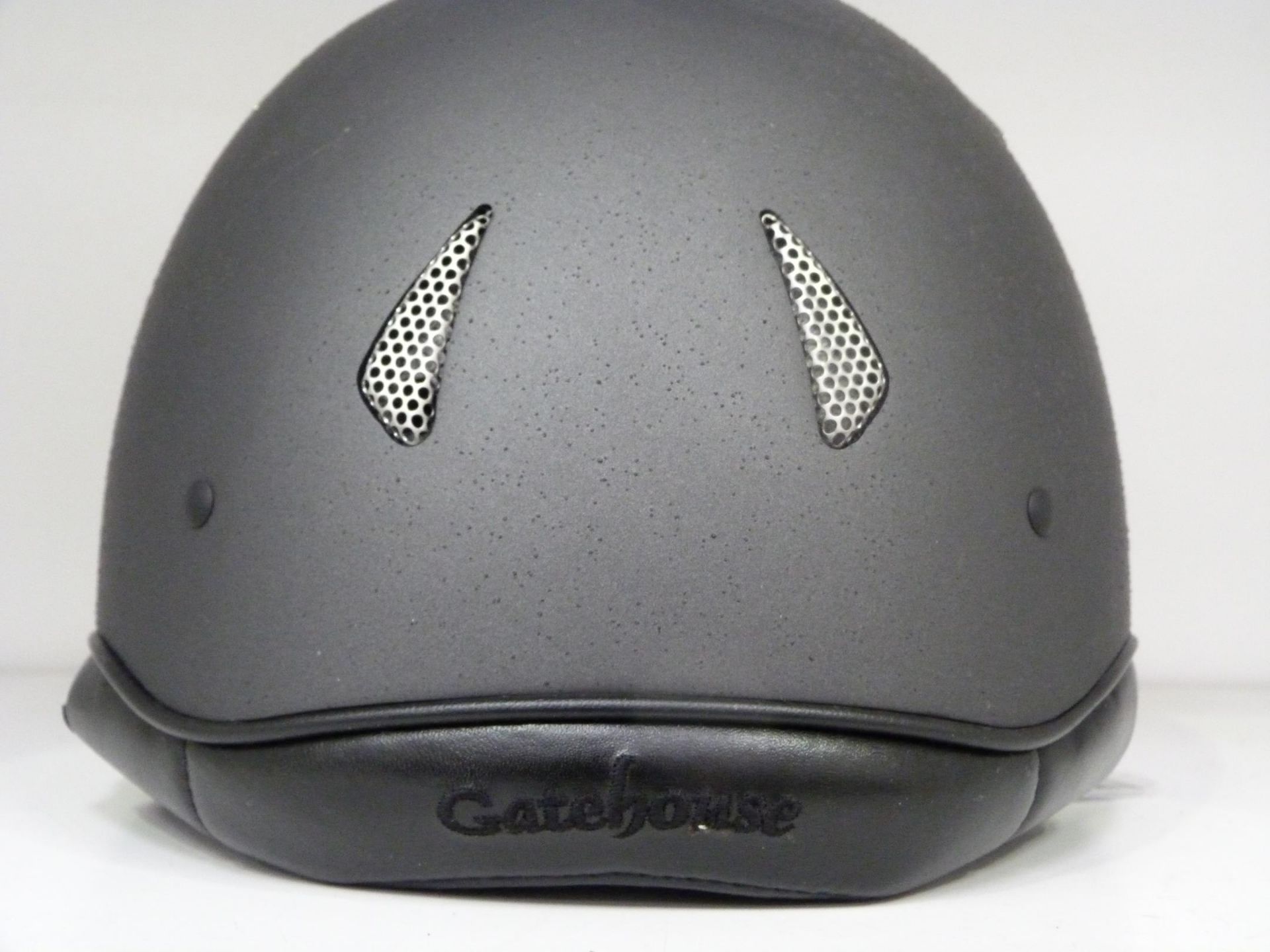 * Helmet: A New Gatehouse RXC1 Riding Hat in Grey, SM (55~56) with cover. Safety Standard PAS 015- - Image 3 of 6