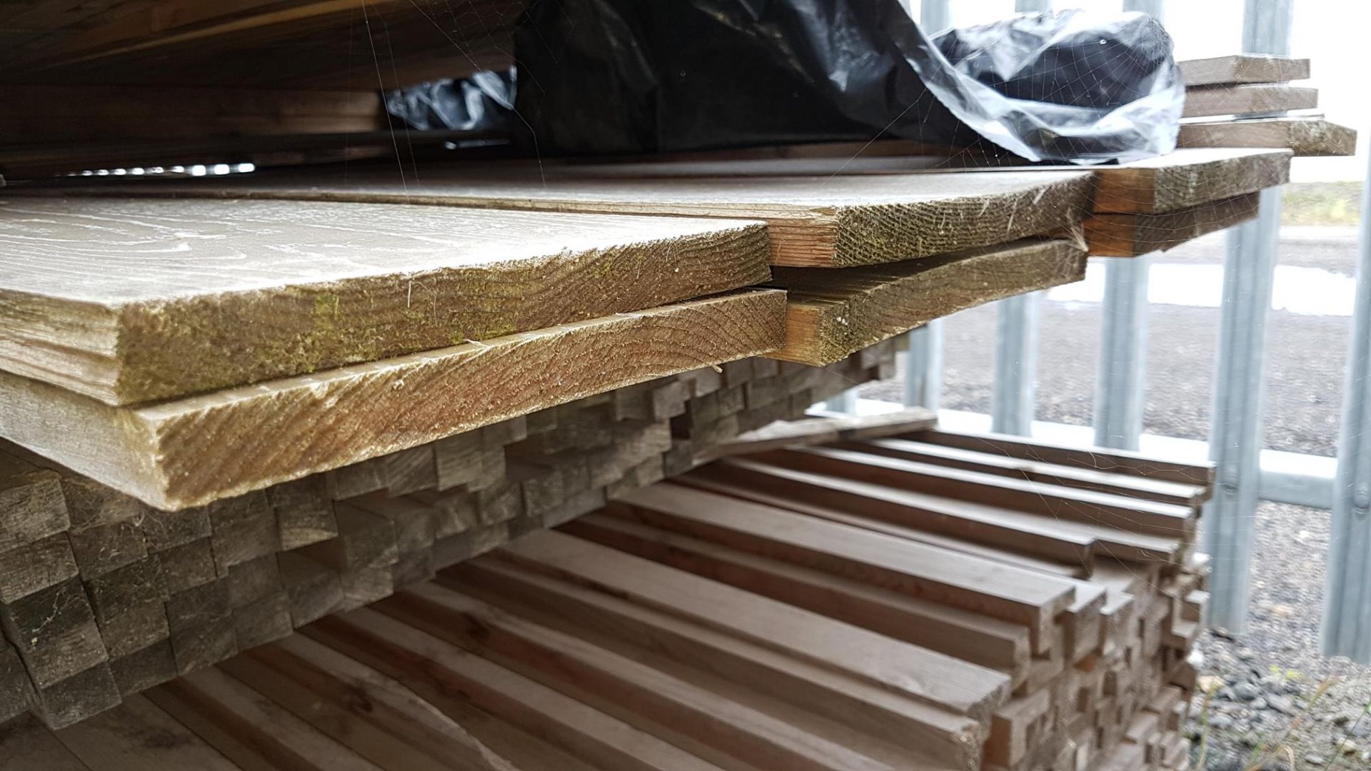 * Timber: 22x200 (20x195), planed square edged, 11 pieces @ 6000mm length. Sellers ref. X1335.